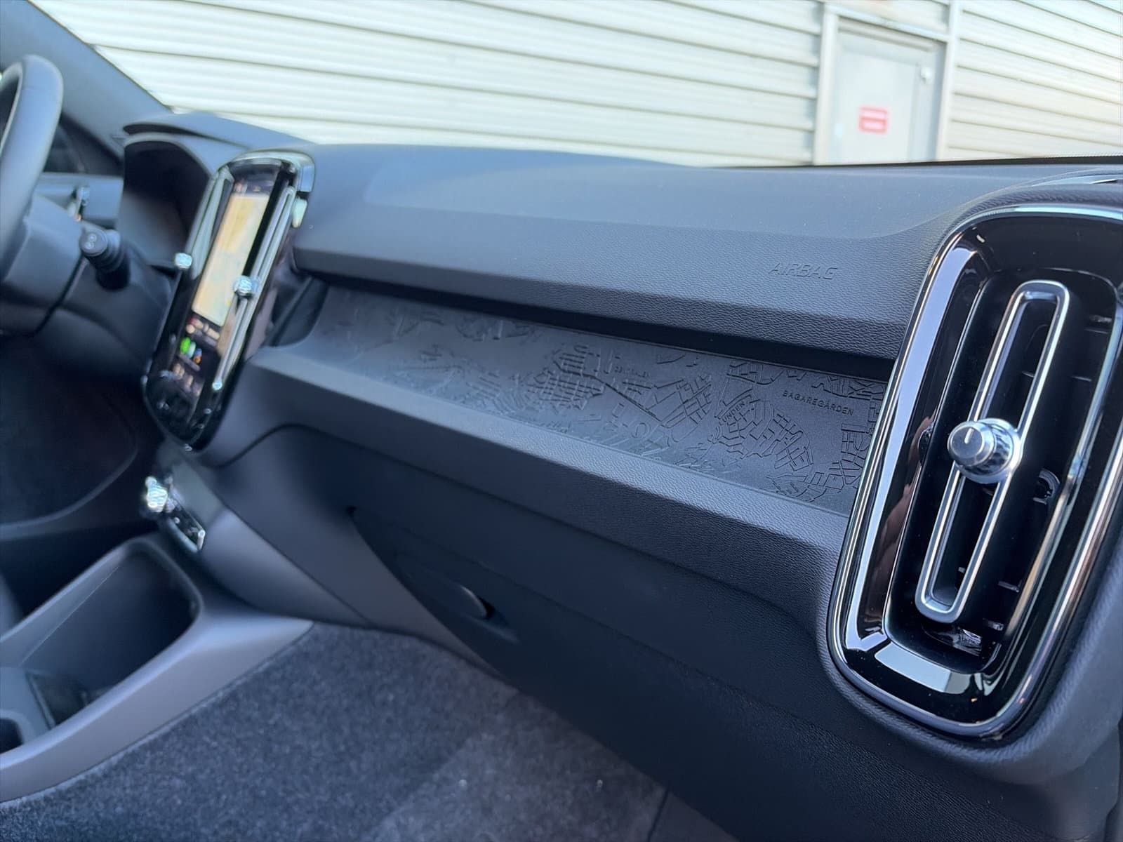 Volvo EX40 Extended Range Plus 82 kWh / Harman/kardon / Achteruitrijcamera / Stoel- en stuurverwarming thumbnail 15