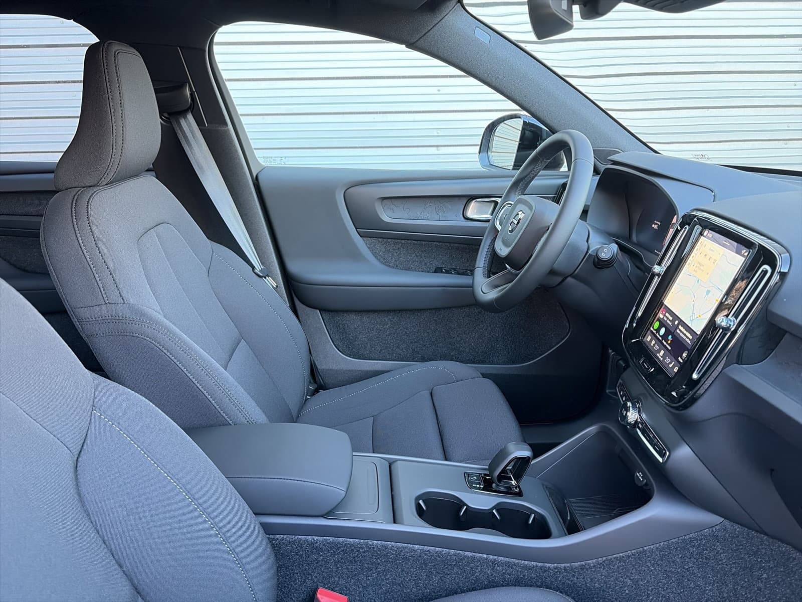 Volvo EX40 Extended Range Plus 82 kWh / Harman/kardon / Achteruitrijcamera / Stoel- en stuurverwarming thumbnail 17