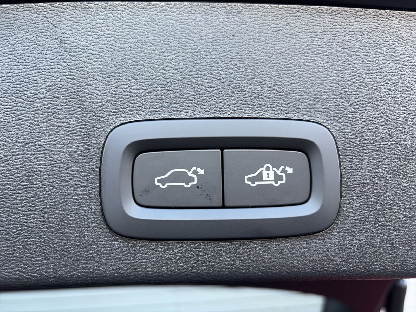 Volvo EX40 Extended Range Plus 82 kWh / Harman/kardon / Achteruitrijcamera / Stoel- en stuurverwarming thumbnail 22