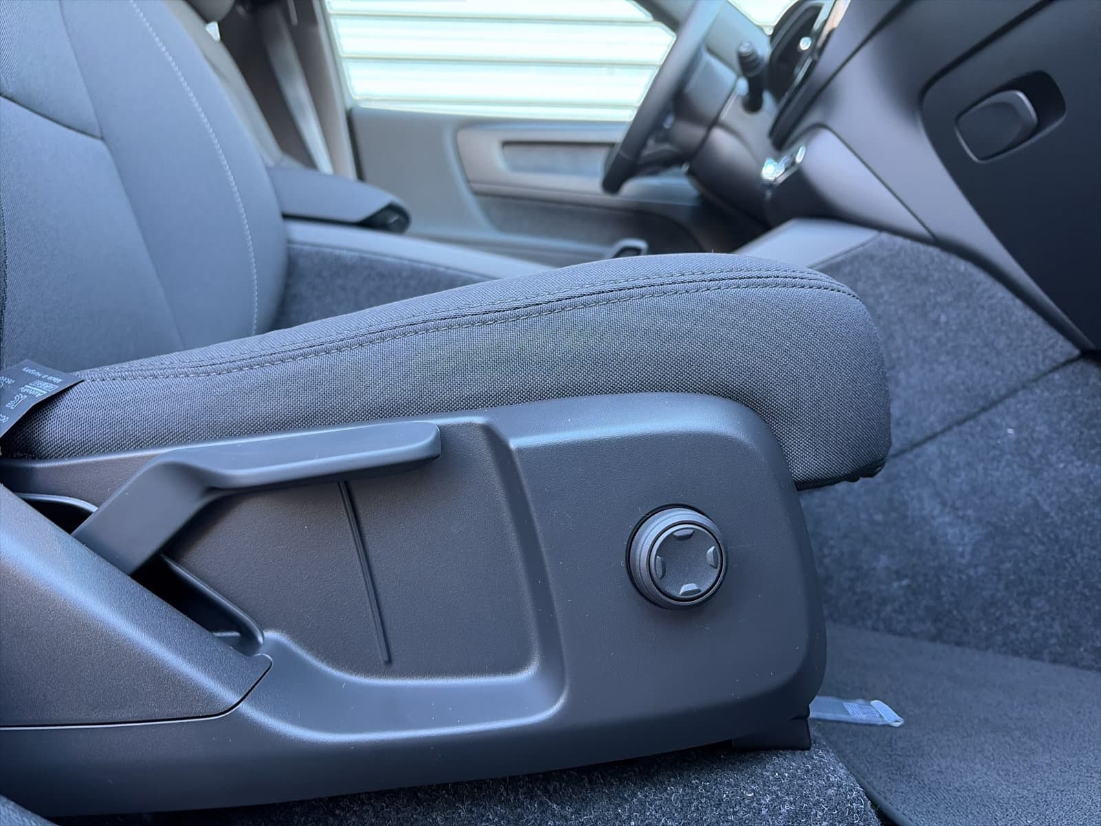 Volvo EX40 Extended Range Plus 82 kWh / Harman/kardon / Achteruitrijcamera / Stoel- en stuurverwarming thumbnail 24