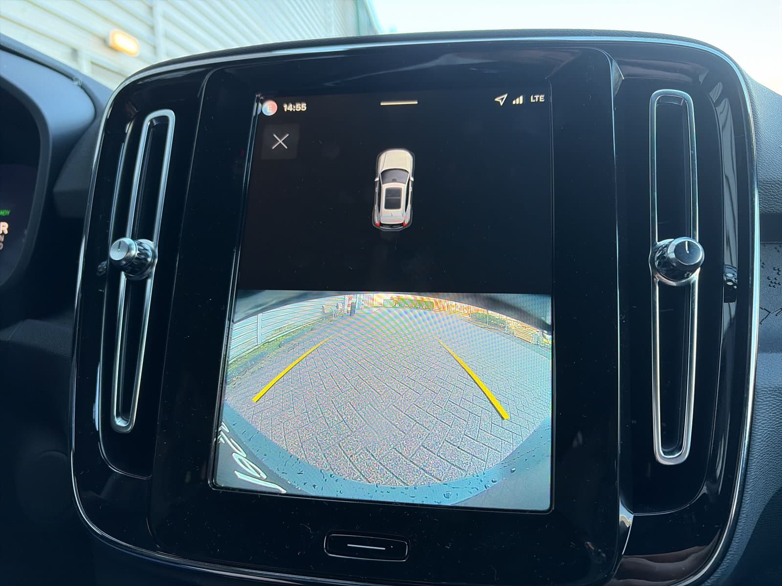 Volvo EX40 Extended Range Plus 82 kWh / Harman/kardon / Achteruitrijcamera / Stoel- en stuurverwarming thumbnail 25