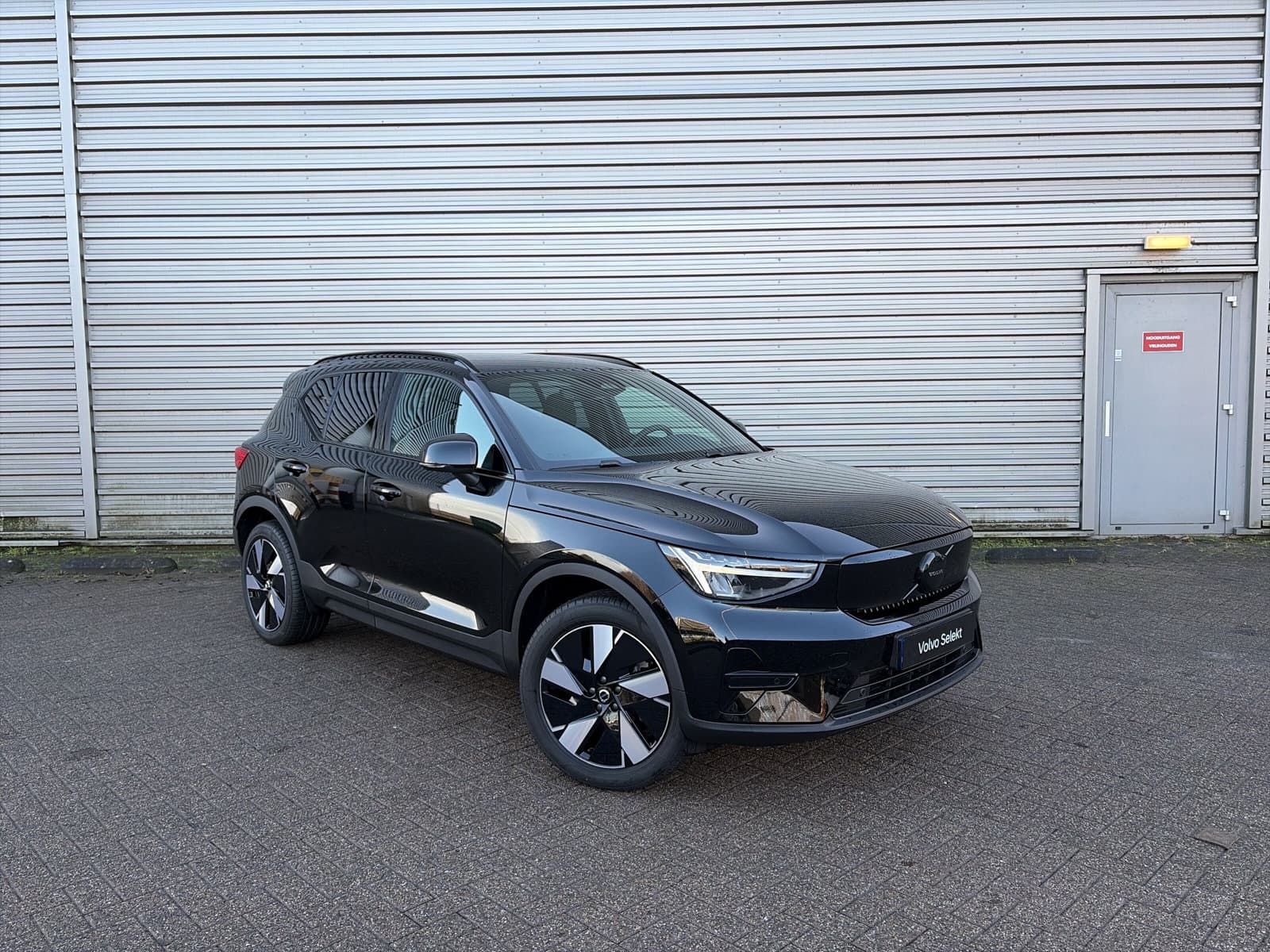 Volvo EX40 Extended Range Plus 82 kWh / Harman/kardon / Achteruitrijcamera / Stoel- en stuurverwarming thumbnail 31