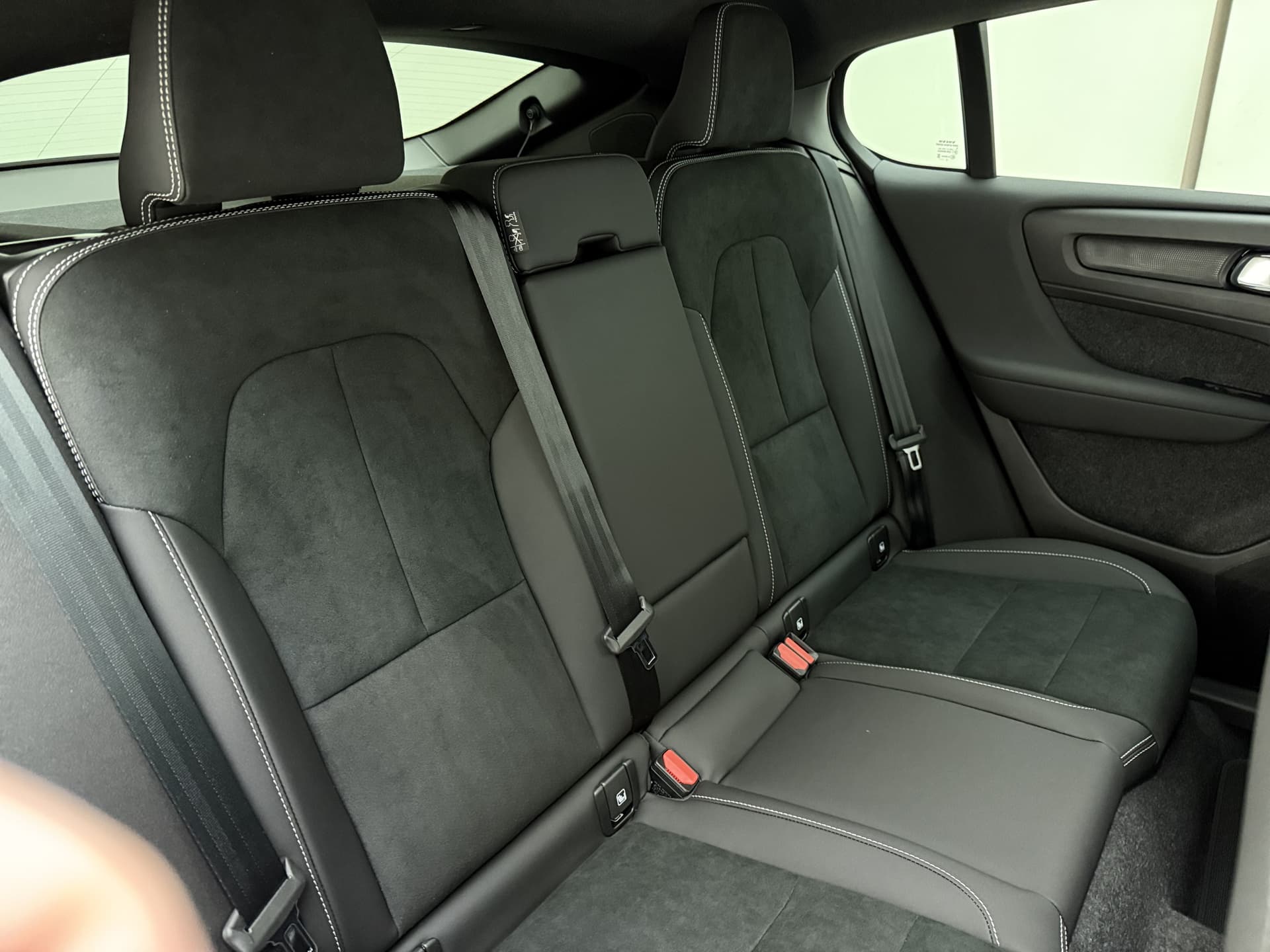 Volvo EC40 Extended Range Plus Black Edition / MY26 / NUBUCK / GETINT GLAS / 20 '' / PANORAMADAK / PDC + CAMERA / GOOGLE / thumbnail 6