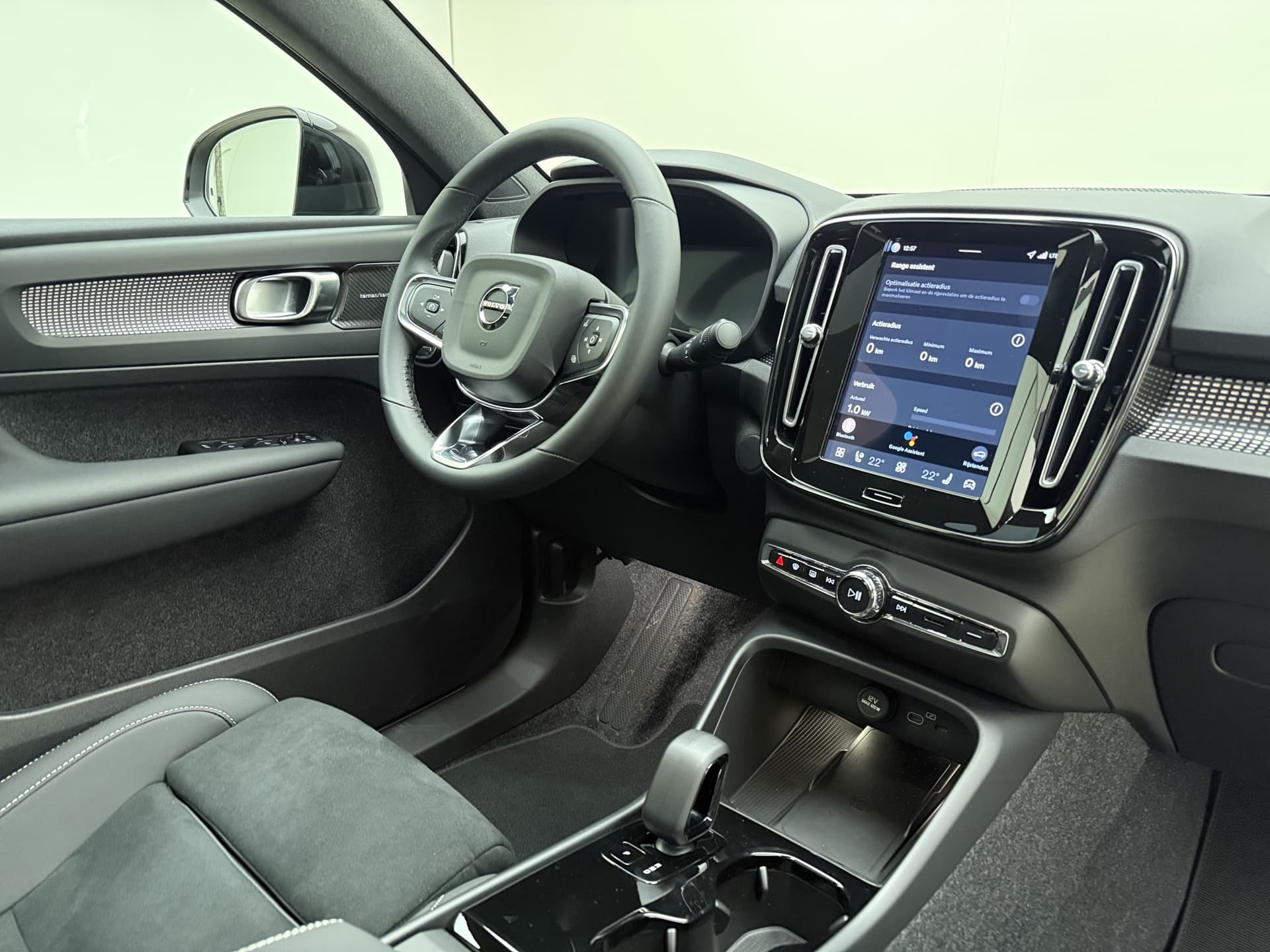 Volvo EC40 Extended Range Plus Black Edition / MY26 / NUBUCK / GETINT GLAS / 20 '' / PANORAMADAK / PDC + CAMERA / GOOGLE / thumbnail 10