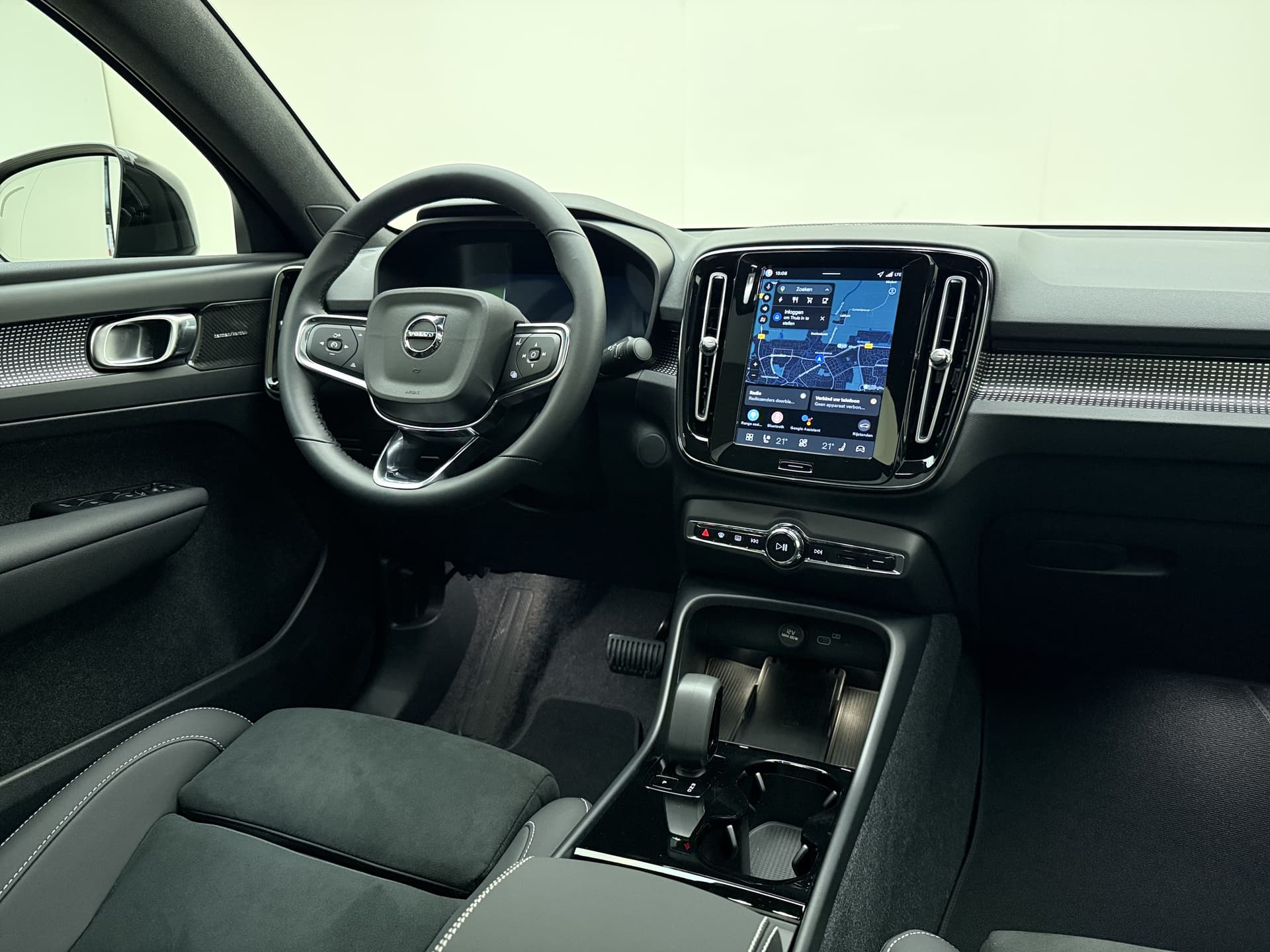 Volvo EC40 Extended Range Plus Black Edition / MY26 / NUBUCK / GETINT GLAS / 20 '' / PANORAMADAK / PDC + CAMERA / GOOGLE / thumbnail 18