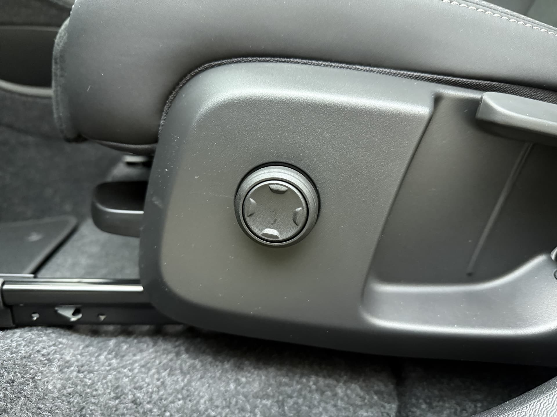 Volvo EC40 Extended Range Plus Black Edition / MY26 / NUBUCK / GETINT GLAS / 20 '' / PANORAMADAK / PDC + CAMERA / GOOGLE / thumbnail 30