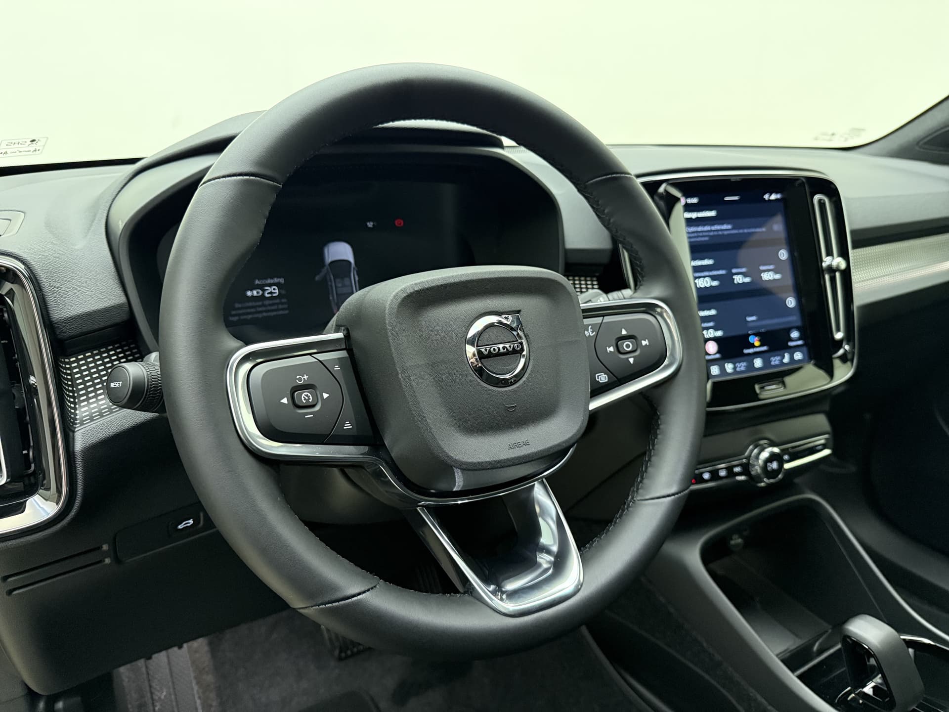 Volvo EC40 Extended Range Plus Black Edition / MY26 / NUBUCK / GETINT GLAS / 20 '' / PANORAMADAK / PDC + CAMERA / GOOGLE / thumbnail 33