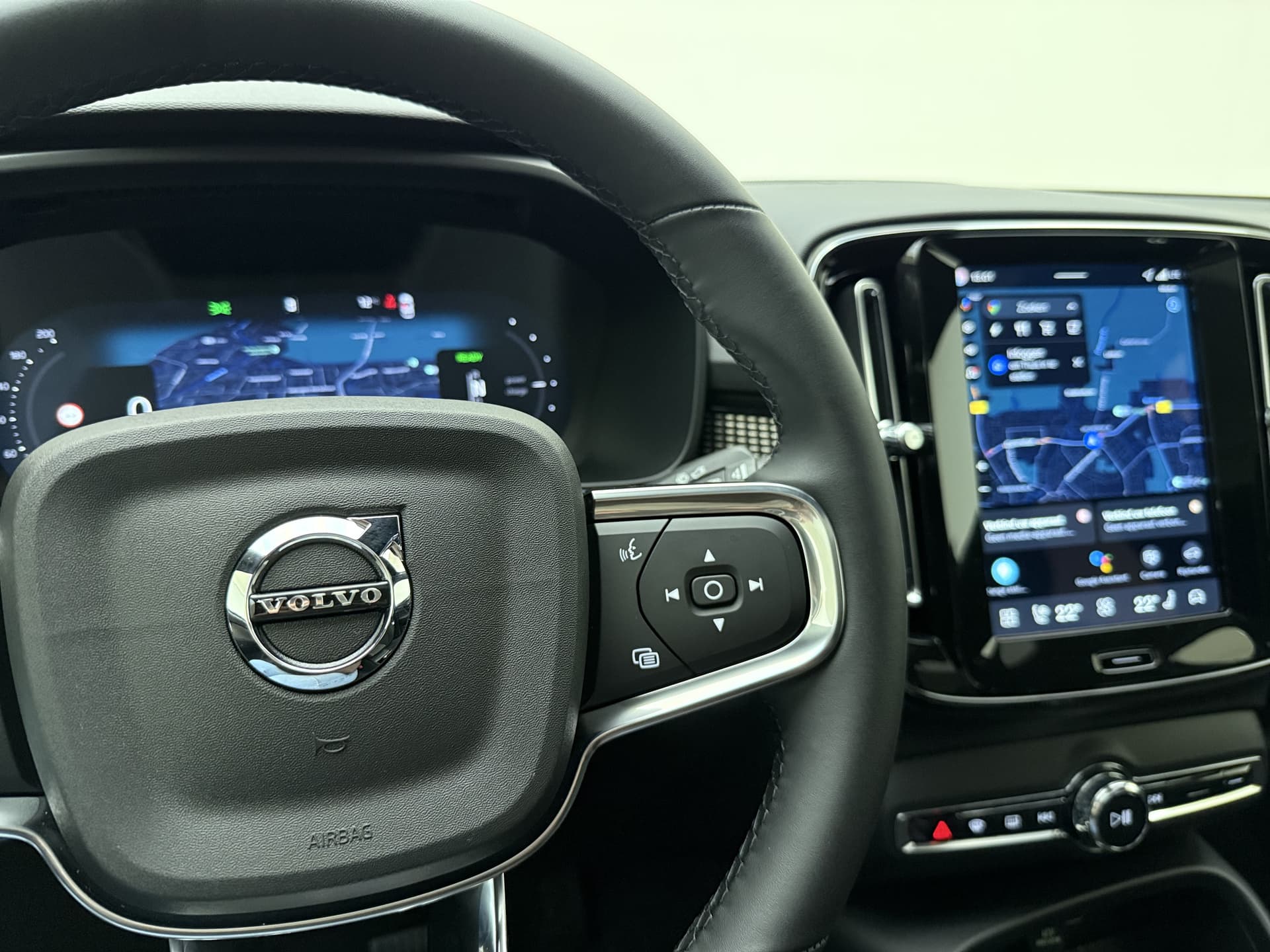 Volvo EC40 Extended Range Plus Black Edition / MY26 / NUBUCK / GETINT GLAS / 20 '' / PANORAMADAK / PDC + CAMERA / GOOGLE / thumbnail 35