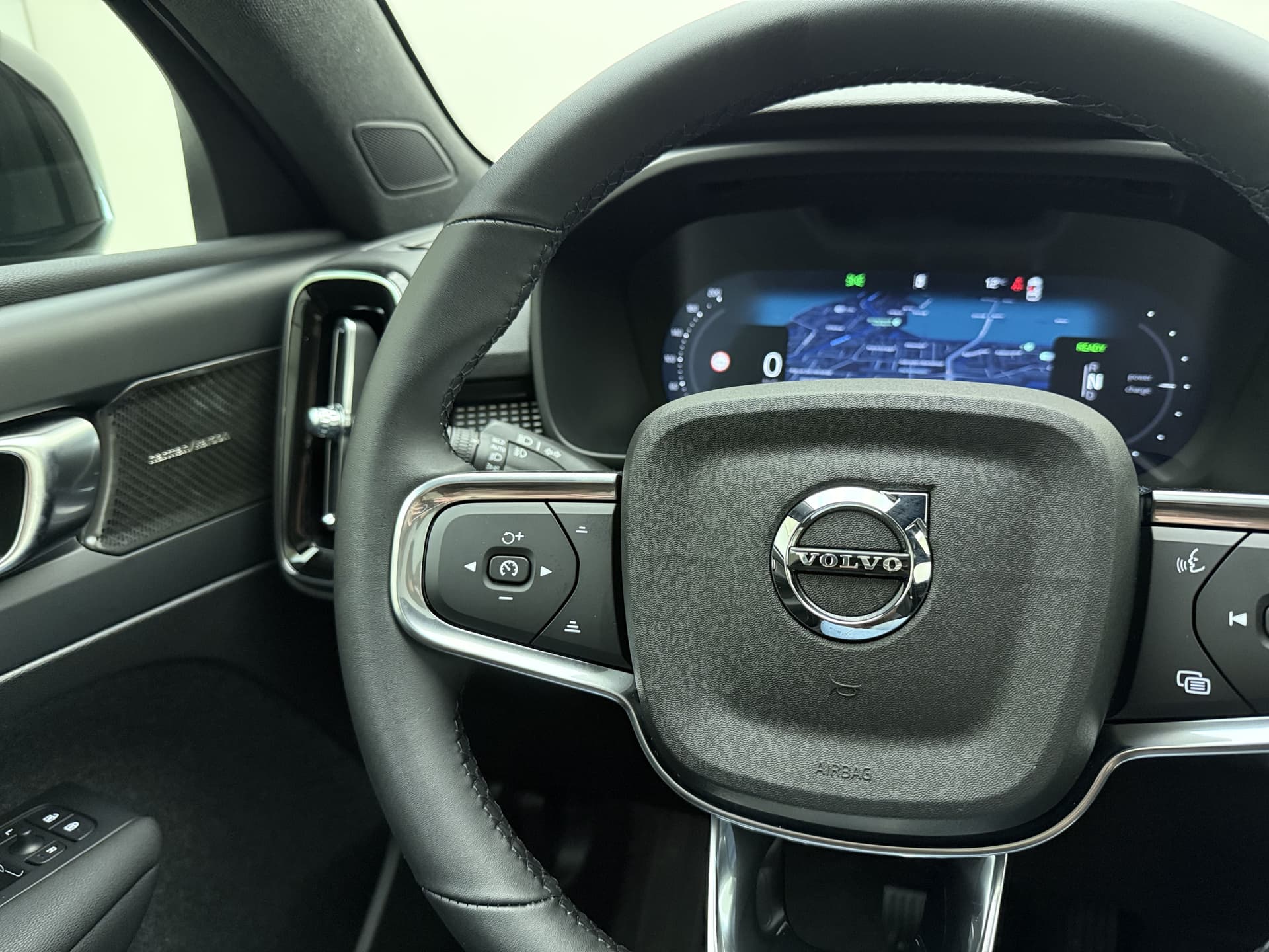 Volvo EC40 Extended Range Plus Black Edition / MY26 / NUBUCK / GETINT GLAS / 20 '' / PANORAMADAK / PDC + CAMERA / GOOGLE / thumbnail 36