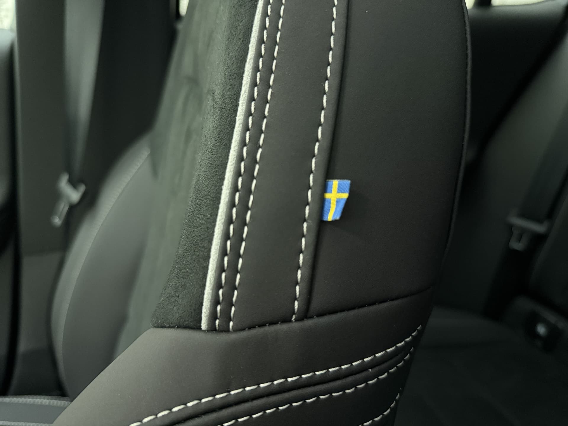 Volvo EC40 Extended Range Plus Black Edition / MY26 / NUBUCK / GETINT GLAS / 20 '' / PANORAMADAK / PDC + CAMERA / GOOGLE / thumbnail 40