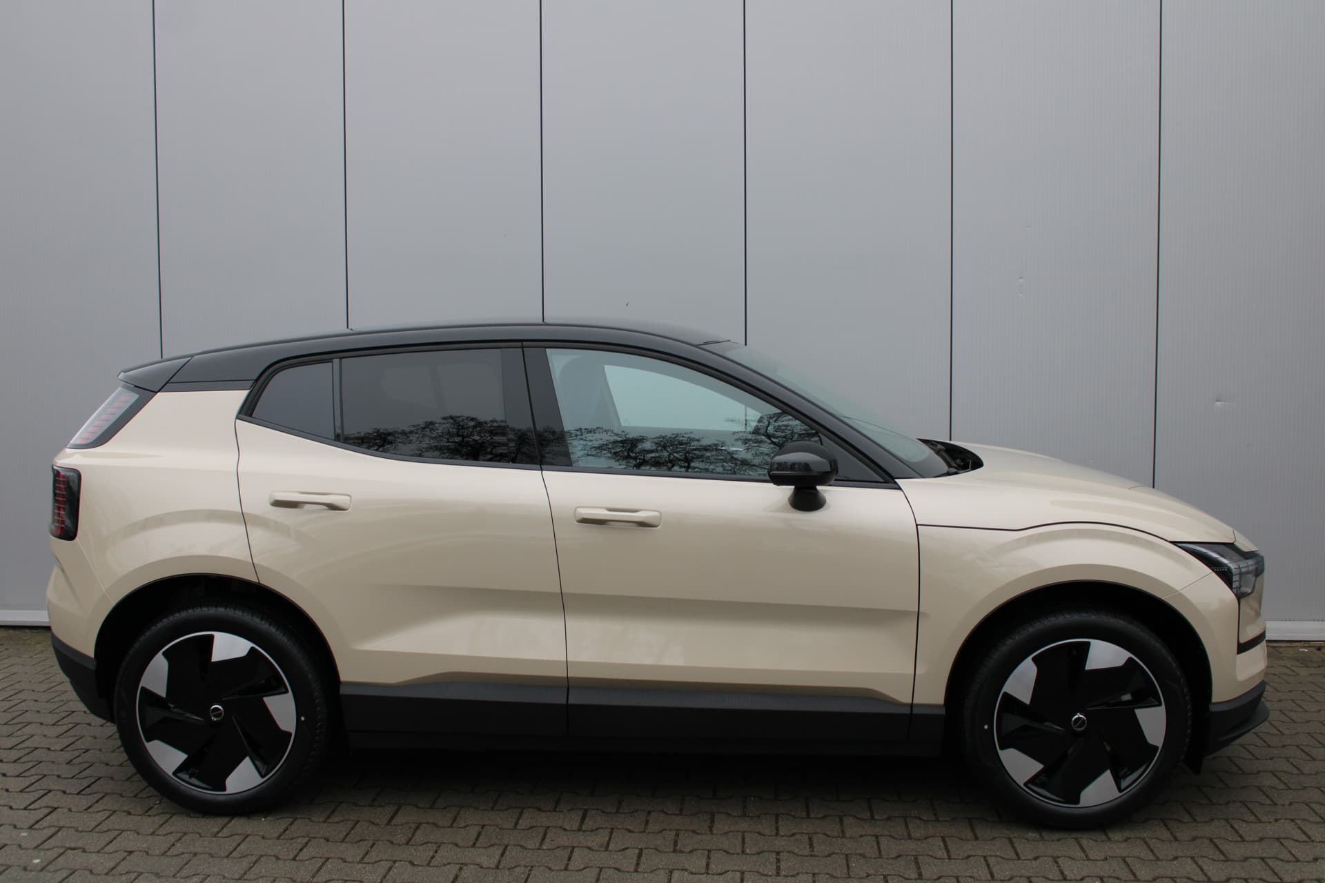 Volvo EX30 Extended Range Plus Europa thumbnail 3