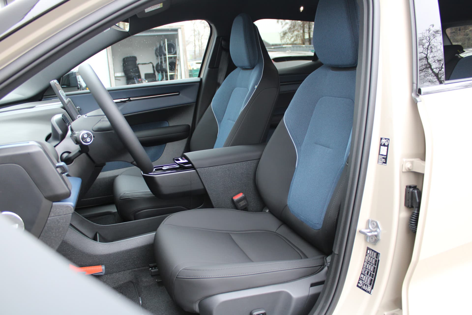 Volvo EX30 Extended Range Plus Europa thumbnail 4