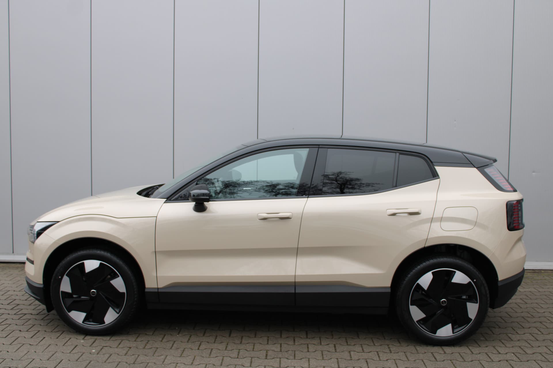 Volvo EX30 Extended Range Plus Europa thumbnail 5