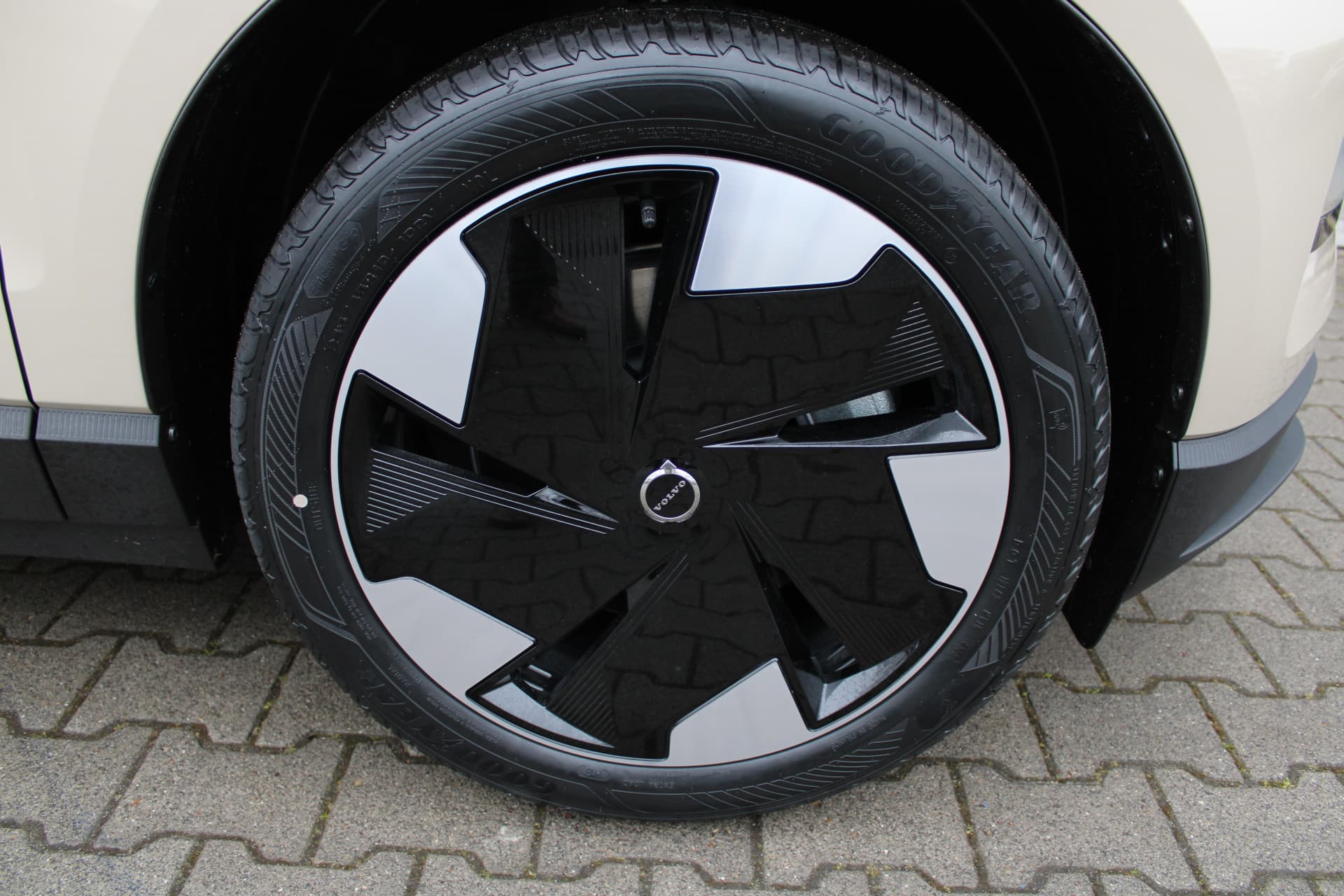 Volvo EX30 Extended Range Plus Europa thumbnail 13