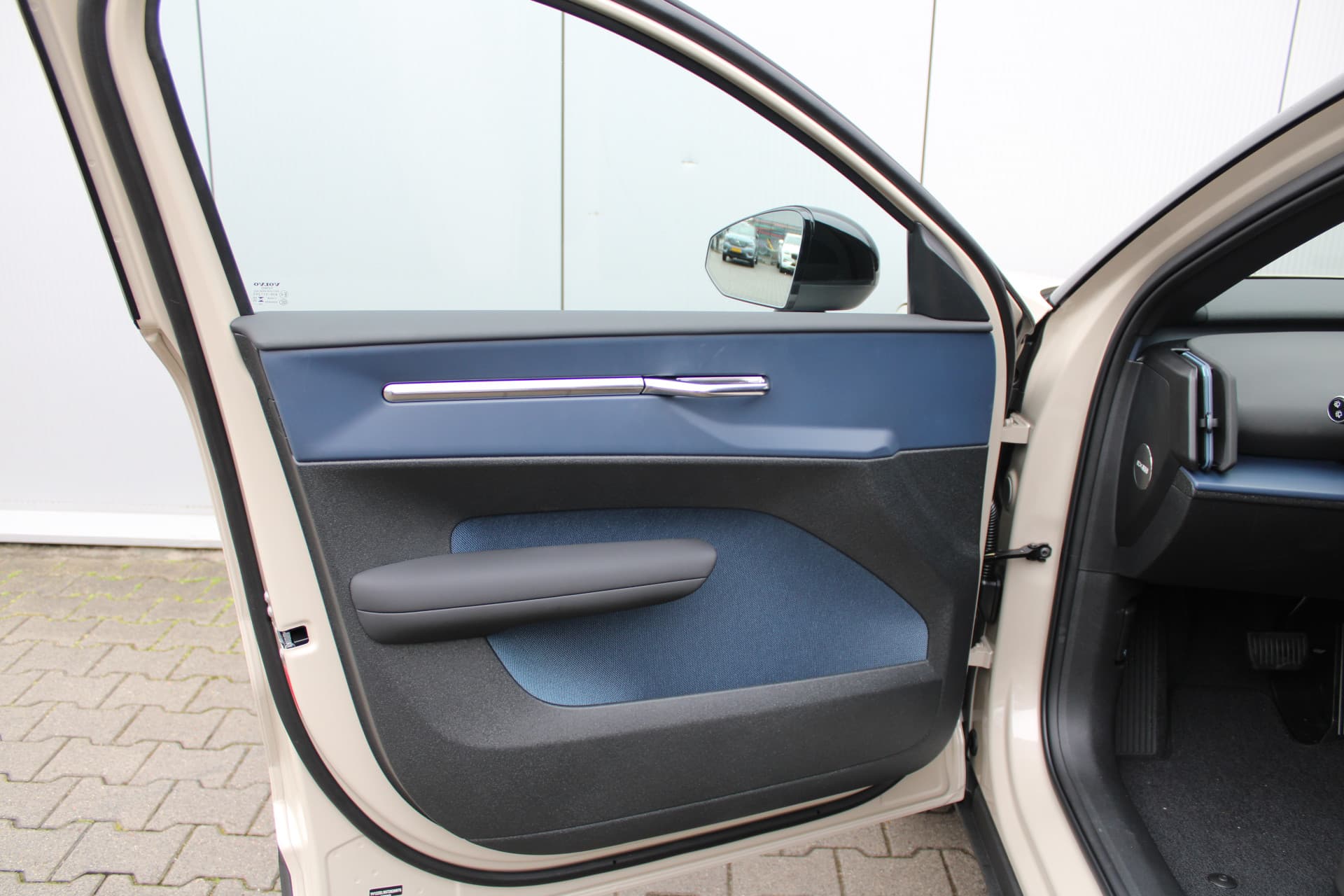 Volvo EX30 Extended Range Plus Europa thumbnail 16