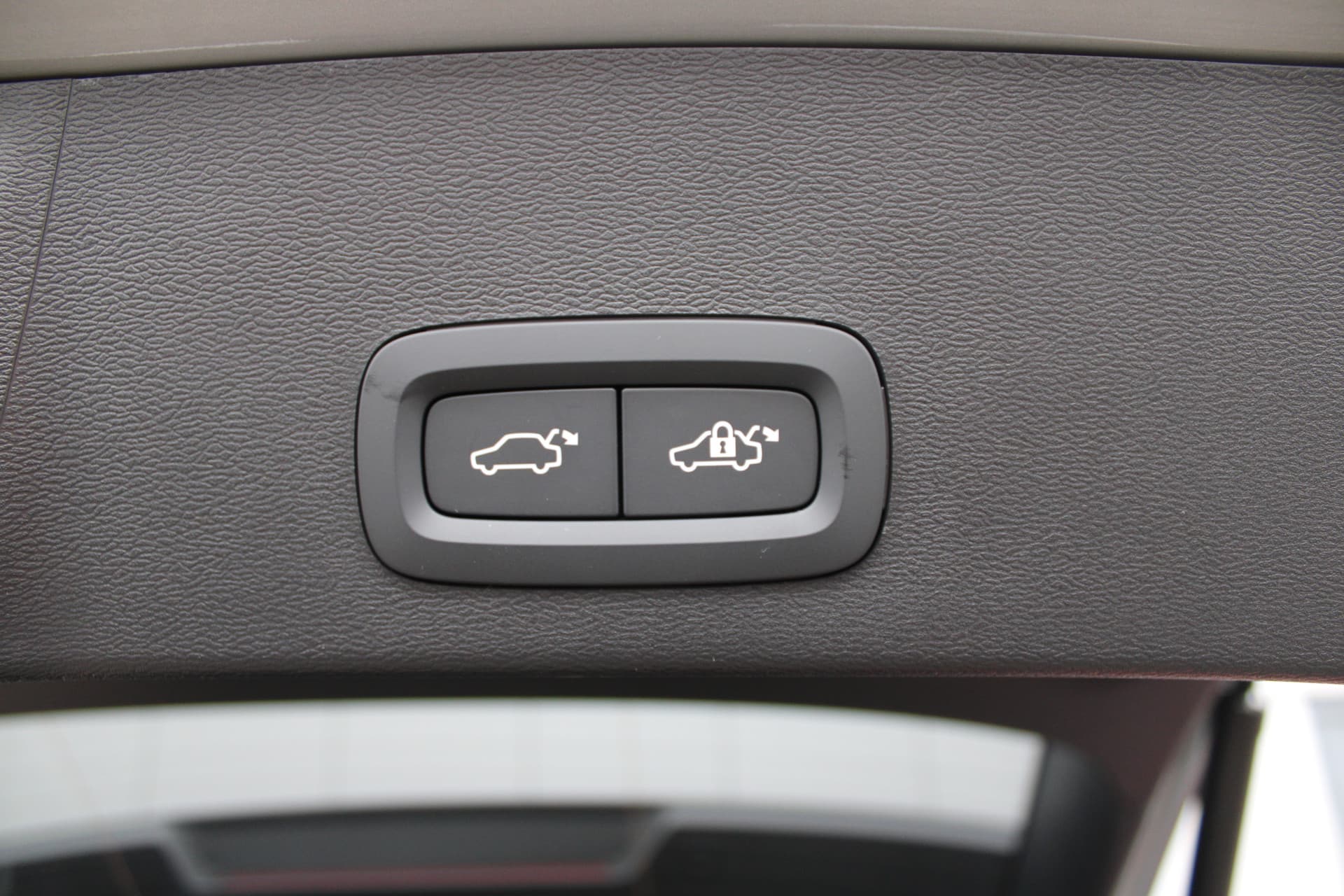 Volvo EX40 Extended Range Plus 82 kWh thumbnail 11