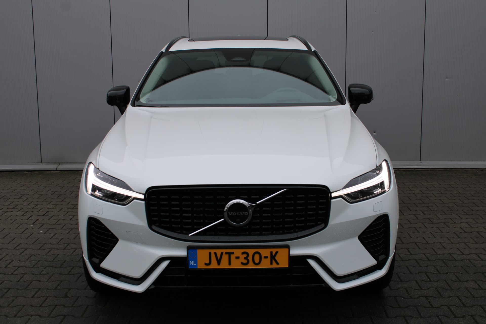 Volvo XC60 T6 Plug-in hybrid AWD Ultra Dark thumbnail 8