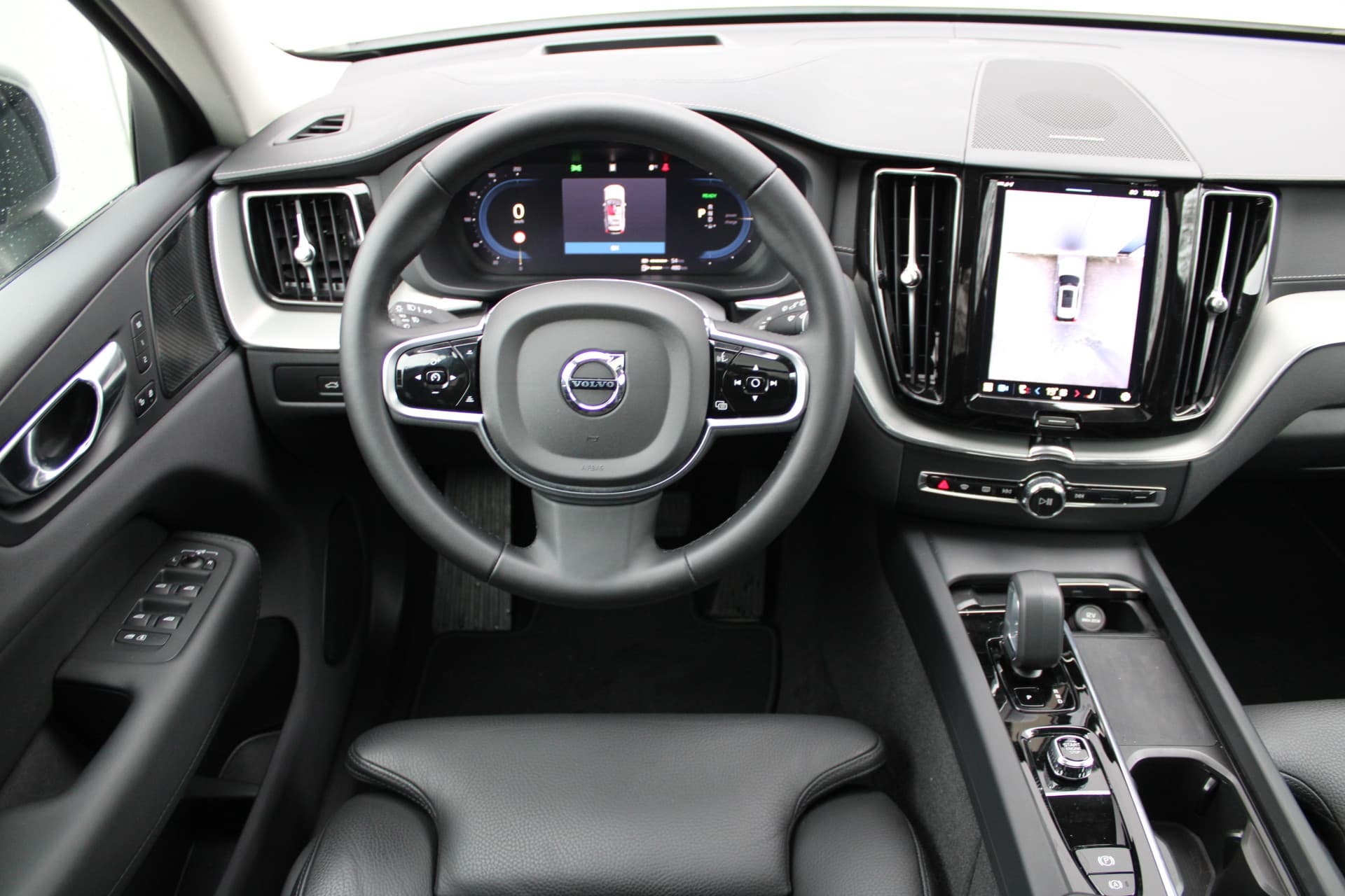 Volvo XC60 T6 Plug-in hybrid AWD Ultra Dark thumbnail 2