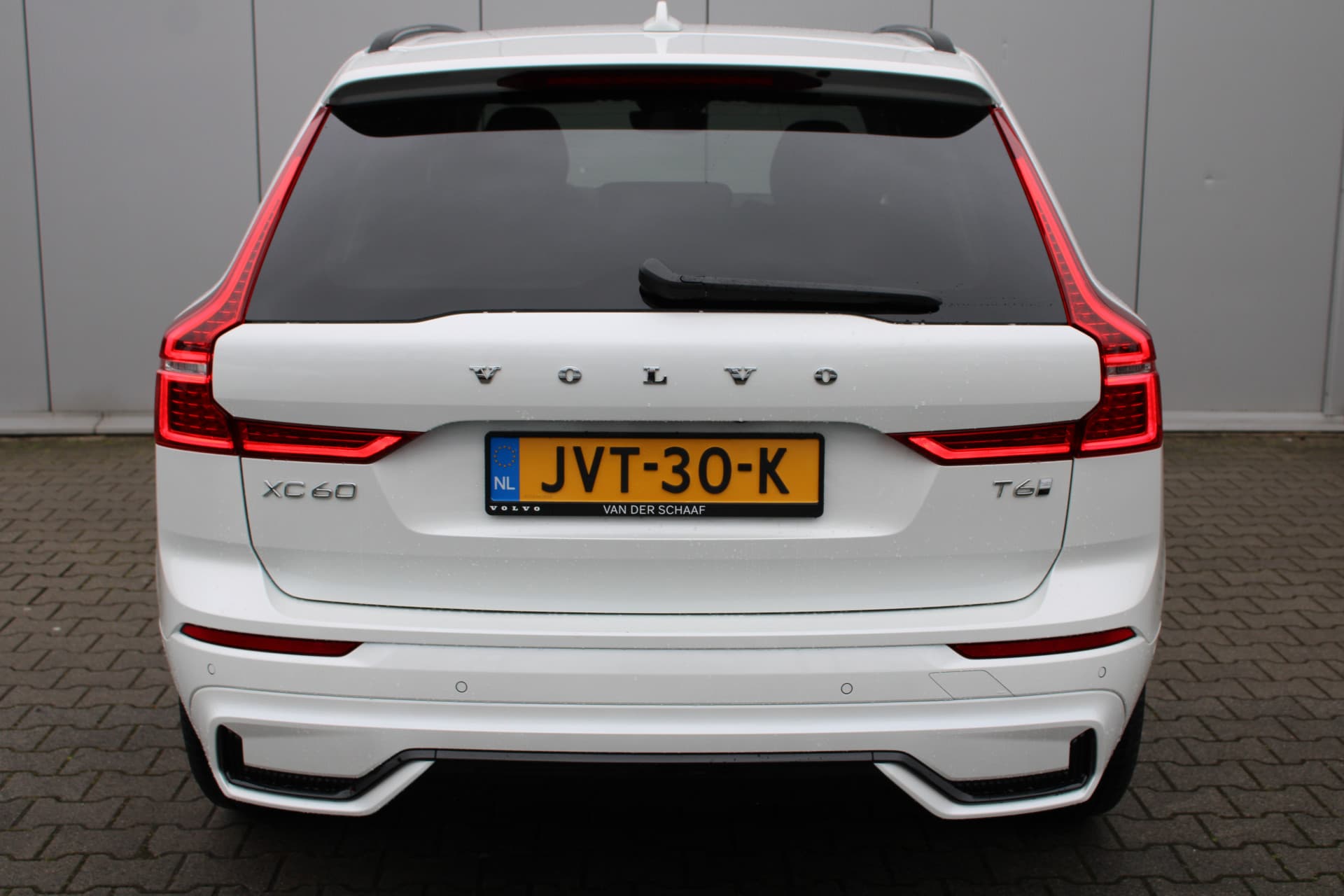 Volvo XC60 T6 Plug-in hybrid AWD Ultra Dark thumbnail 9