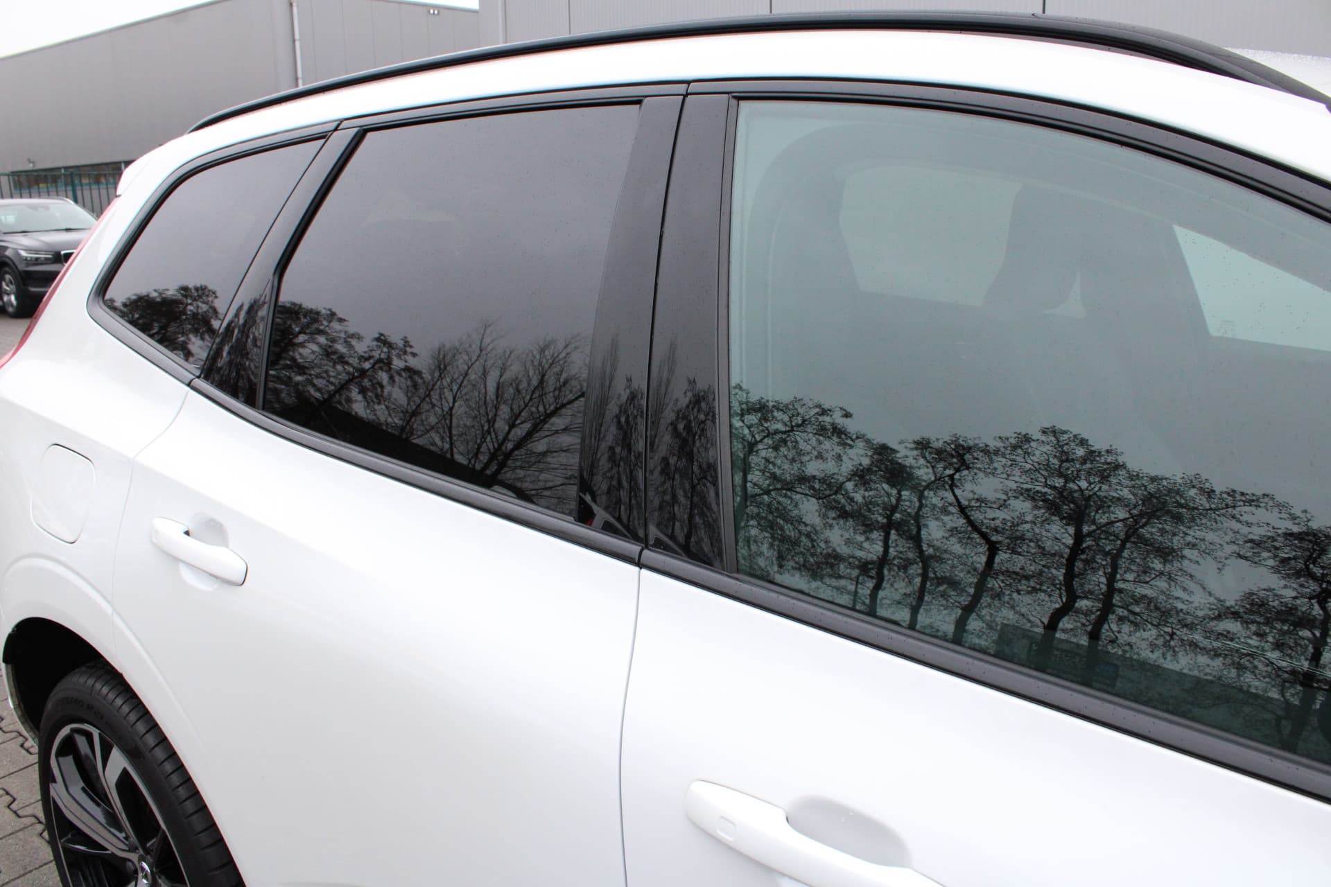 Volvo XC60 T6 Plug-in hybrid AWD Ultra Dark thumbnail 13