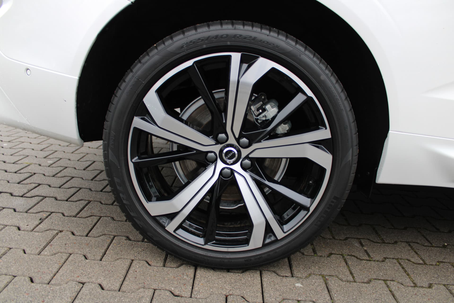 Volvo XC60 T6 Plug-in hybrid AWD Ultra Dark thumbnail 14