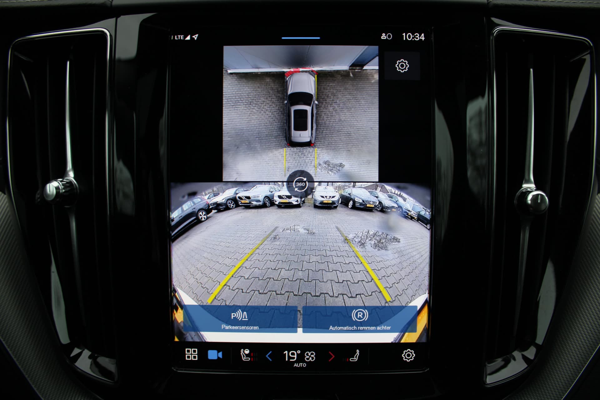 Volvo XC60 T6 Plug-in hybrid AWD Ultra Dark thumbnail 32