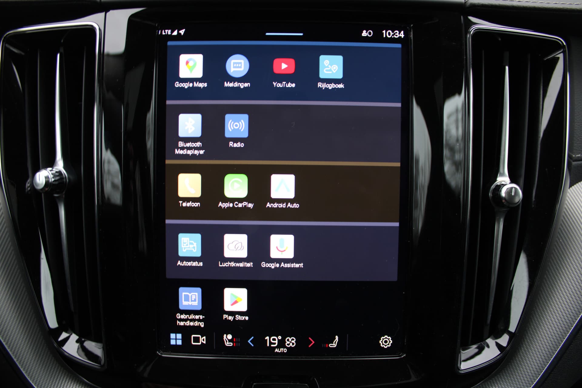 Volvo XC60 T6 Plug-in hybrid AWD Ultra Dark thumbnail 33