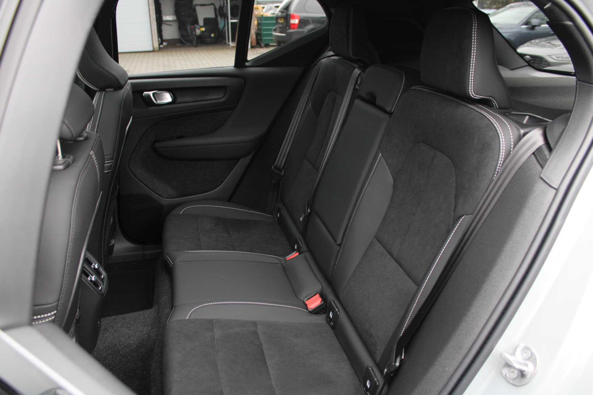 Volvo EX40 Extended Range Plus 82 kWh thumbnail 6