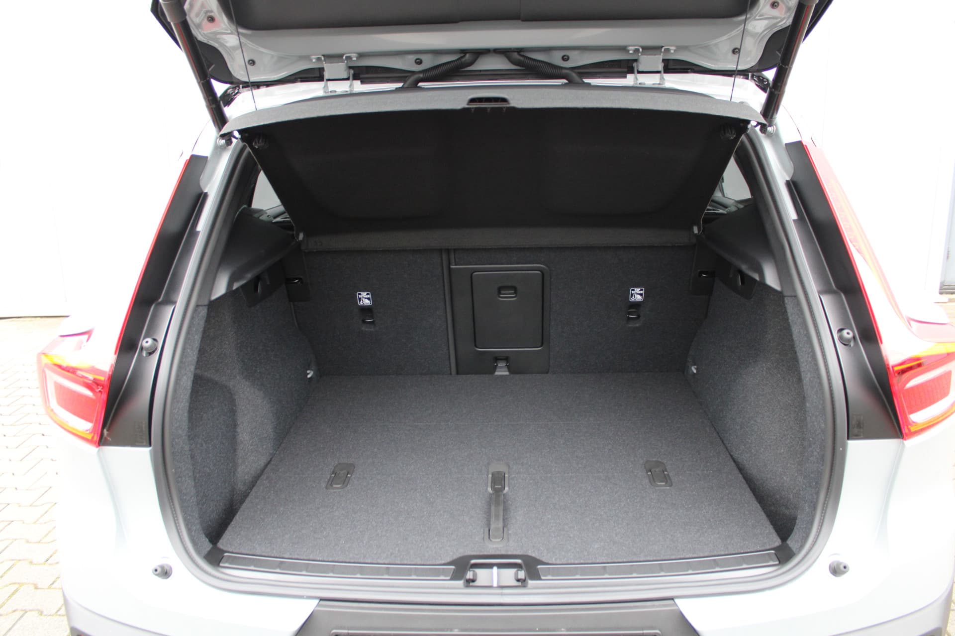 Volvo EX40 Extended Range Plus 82 kWh thumbnail 10