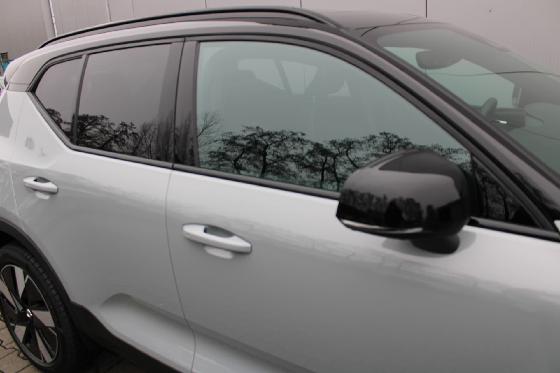 Volvo EX40 Extended Range Plus 82 kWh thumbnail 12