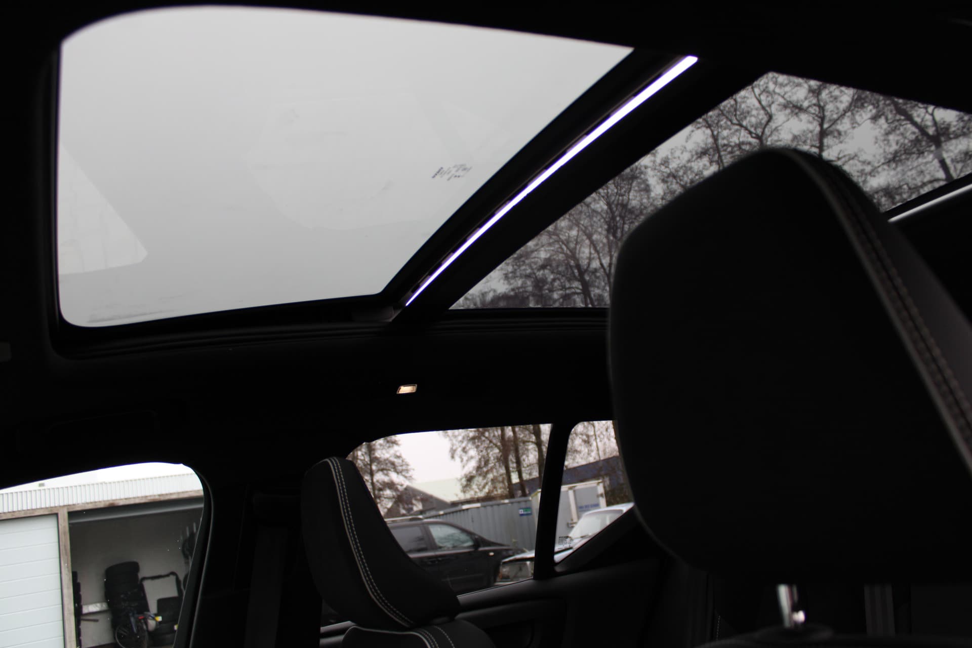 Volvo EX40 Extended Range Plus 82 kWh thumbnail 18