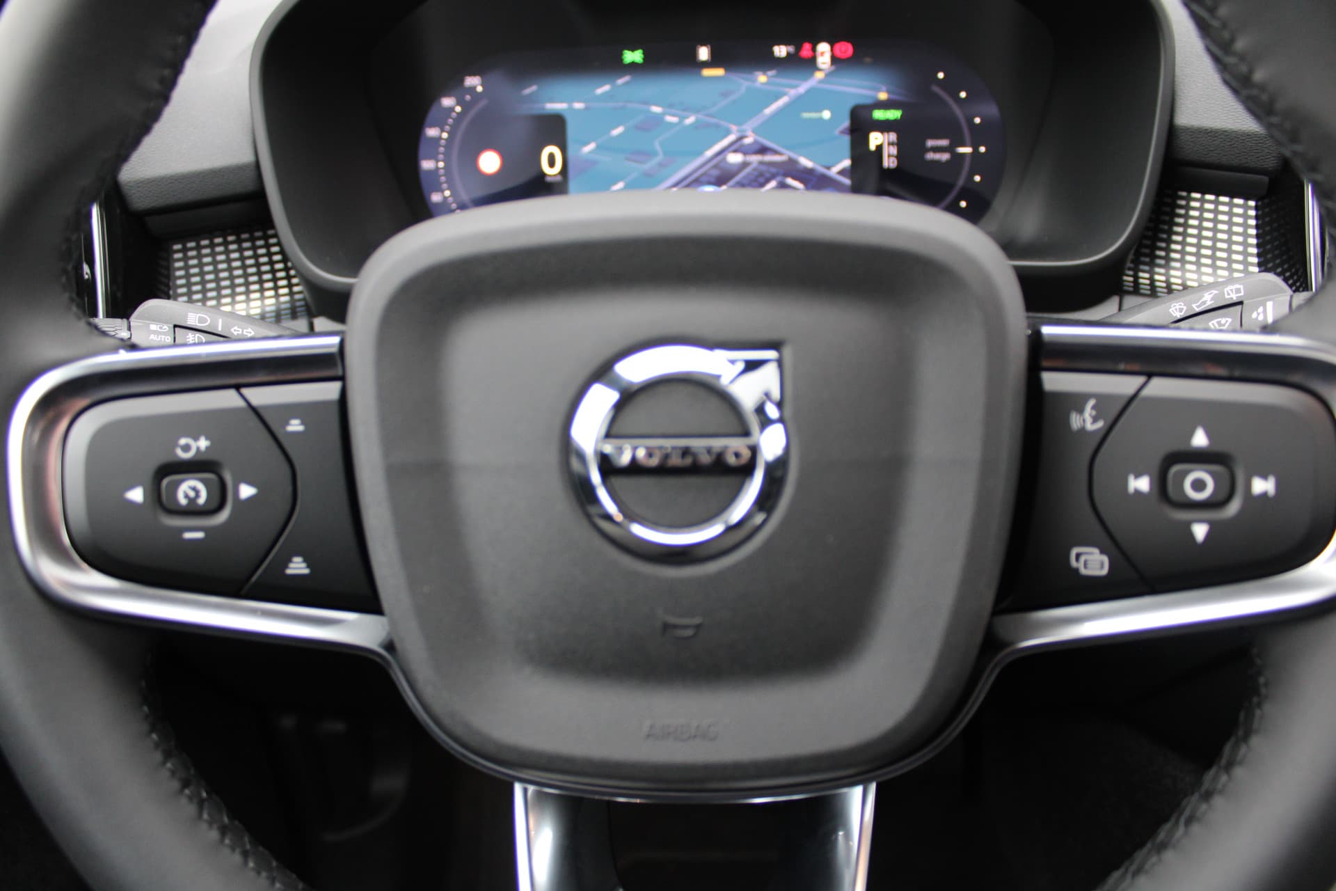 Volvo EX40 Extended Range Plus 82 kWh thumbnail 22