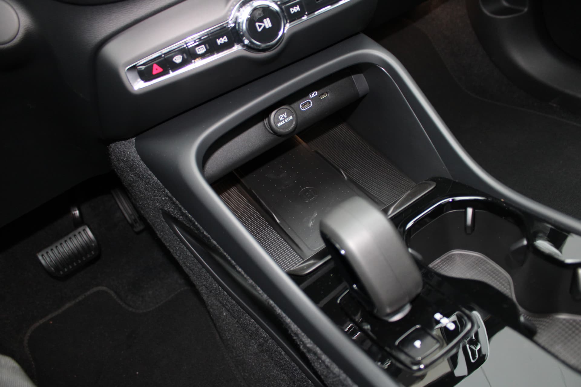 Volvo EX40 Extended Range Plus 82 kWh thumbnail 31