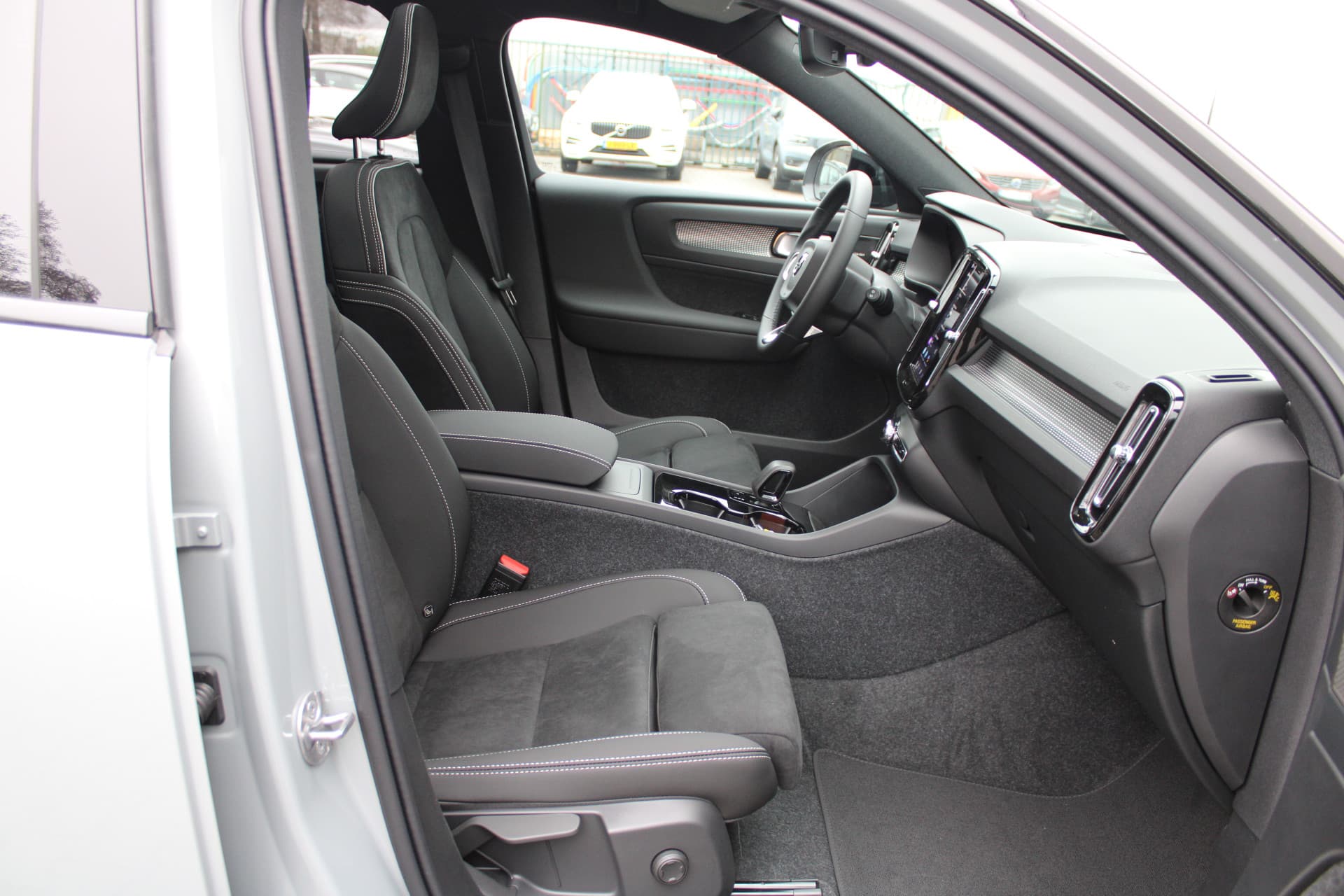 Volvo EX40 Extended Range Plus 82 kWh thumbnail 33