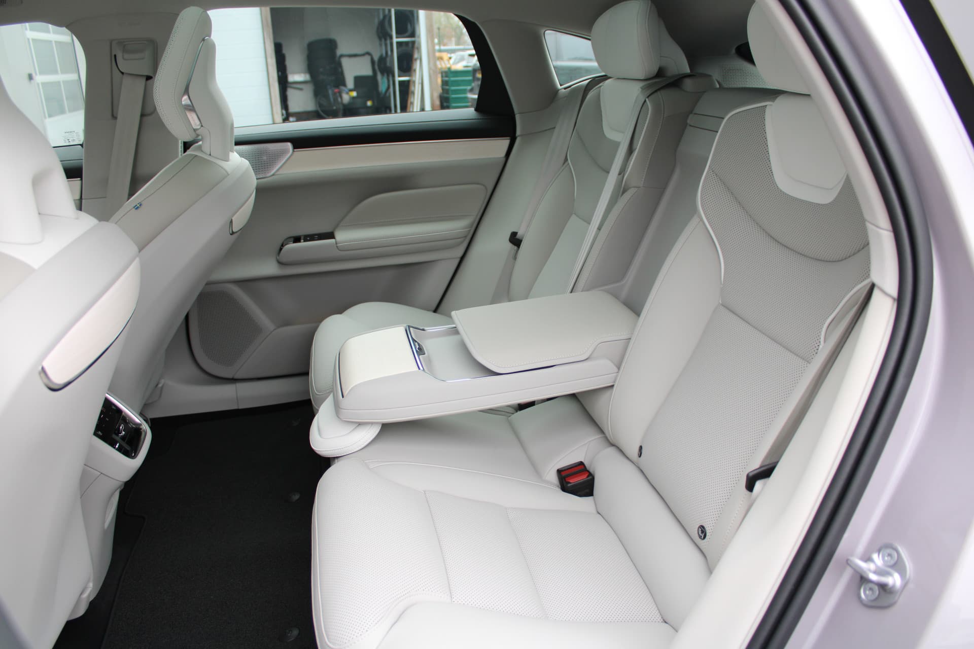 Volvo ES90 Extended Range Ultra 92 kWh null thumbnail 6