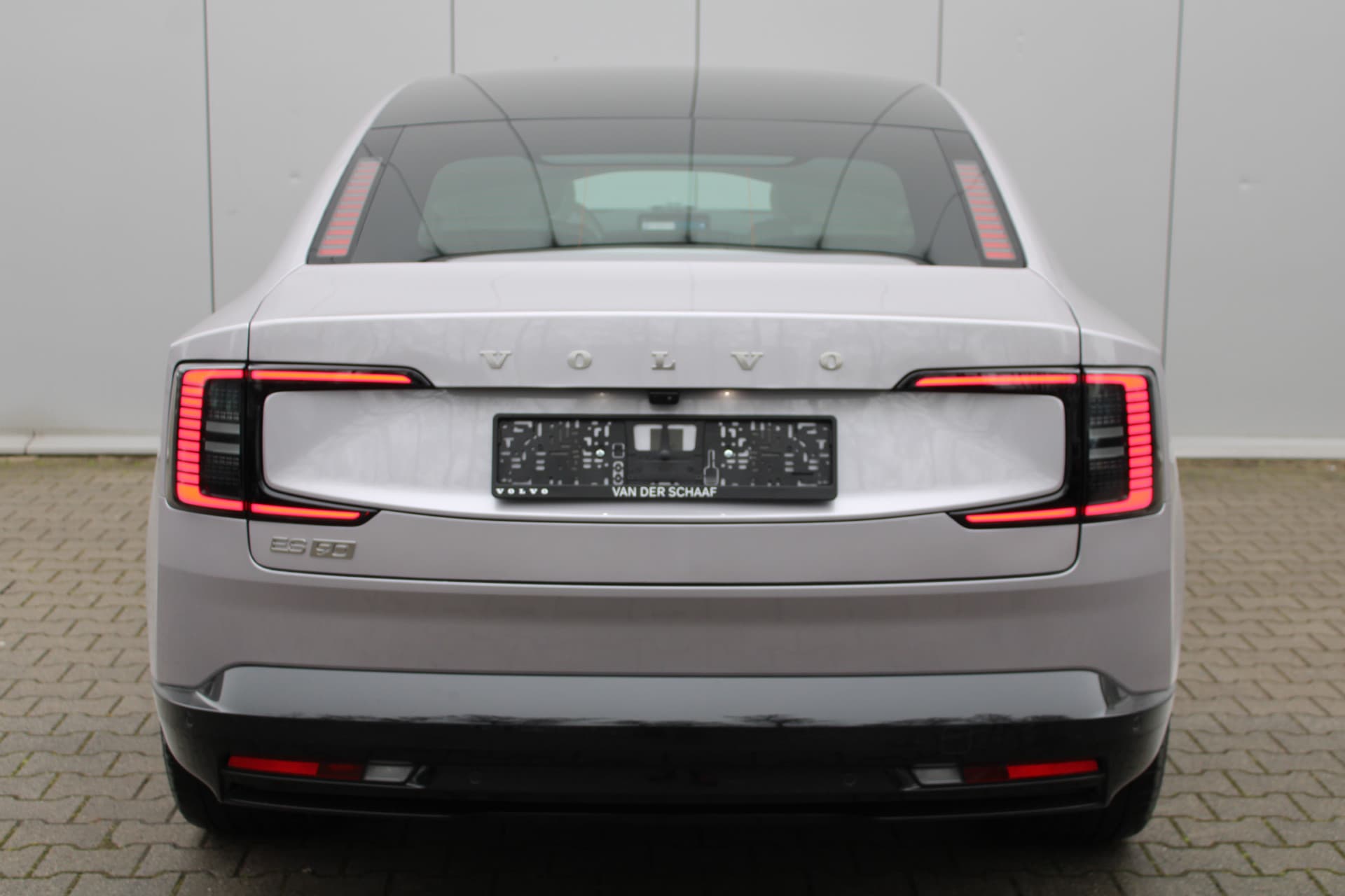 Volvo ES90 Extended Range Ultra 92 kWh null thumbnail 9