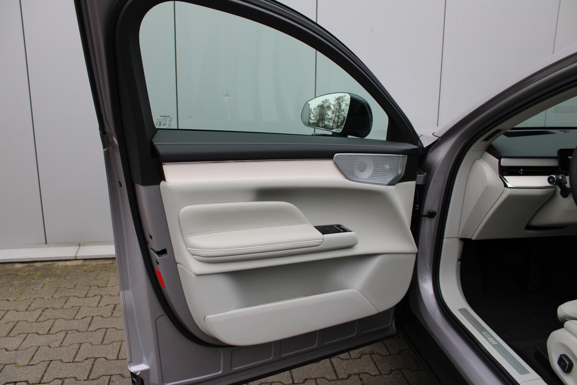 Volvo ES90 Extended Range Ultra 92 kWh null thumbnail 14