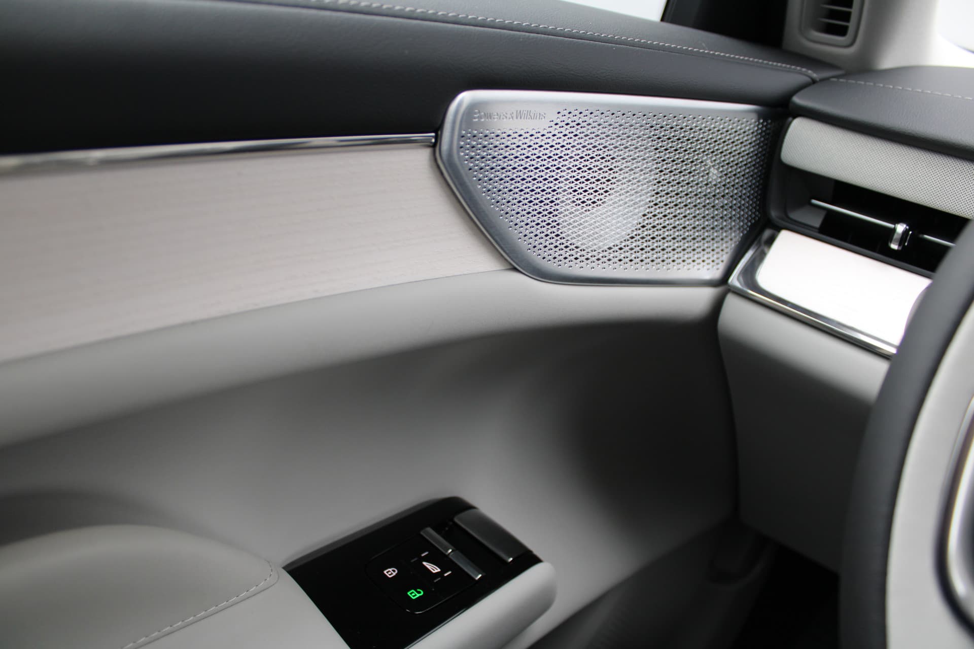 Volvo ES90 Extended Range Ultra 92 kWh null thumbnail 18