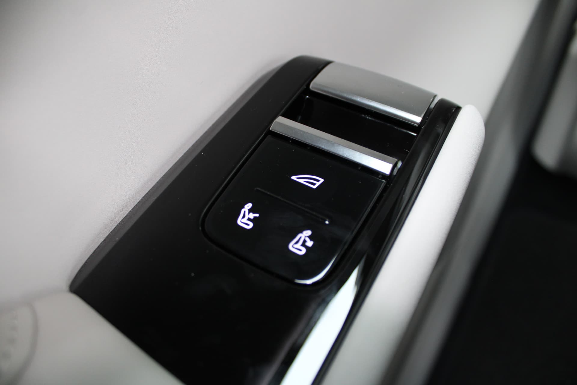 Volvo ES90 Extended Range Ultra 92 kWh null thumbnail 32