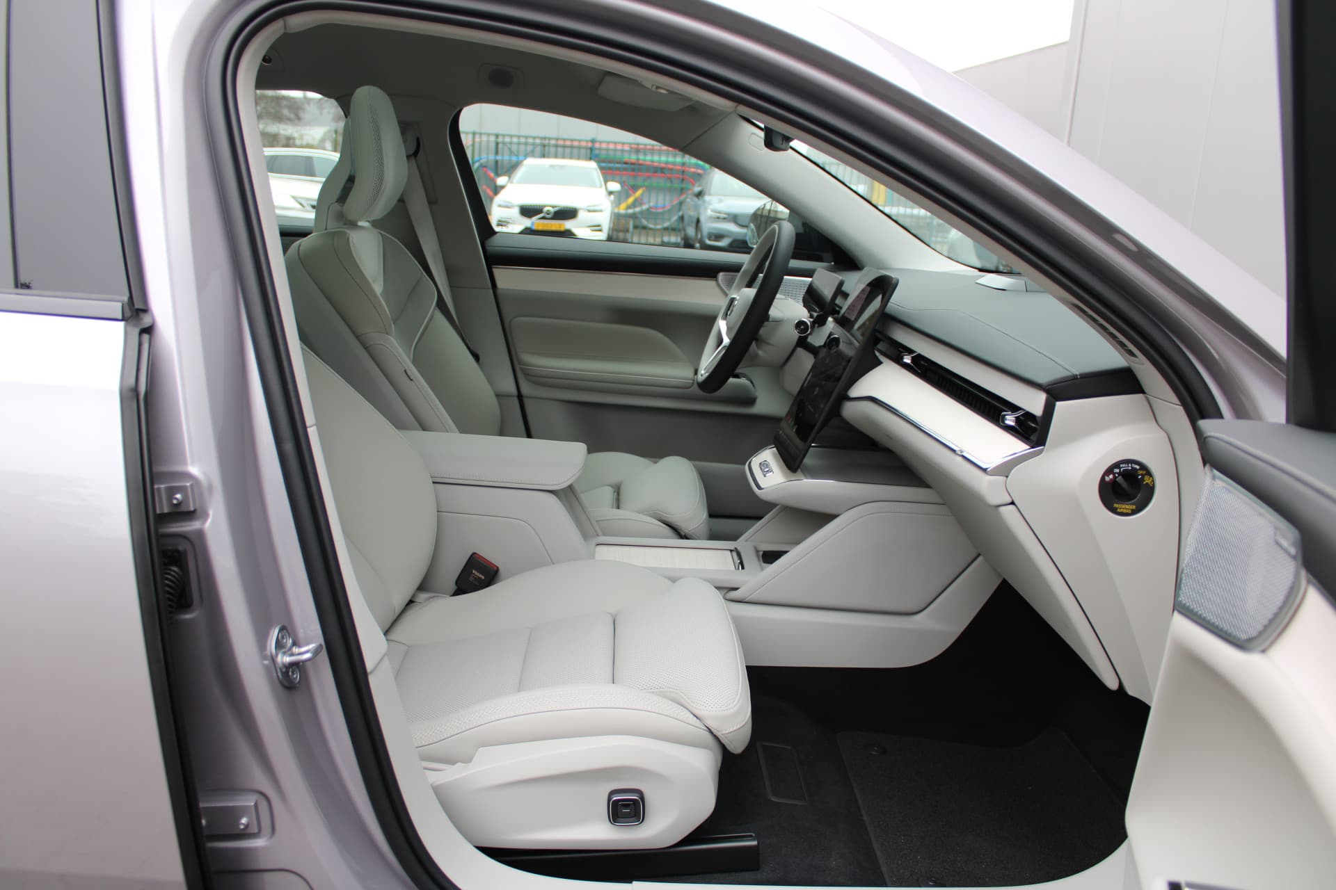 Volvo ES90 Extended Range Ultra 92 kWh null thumbnail 34