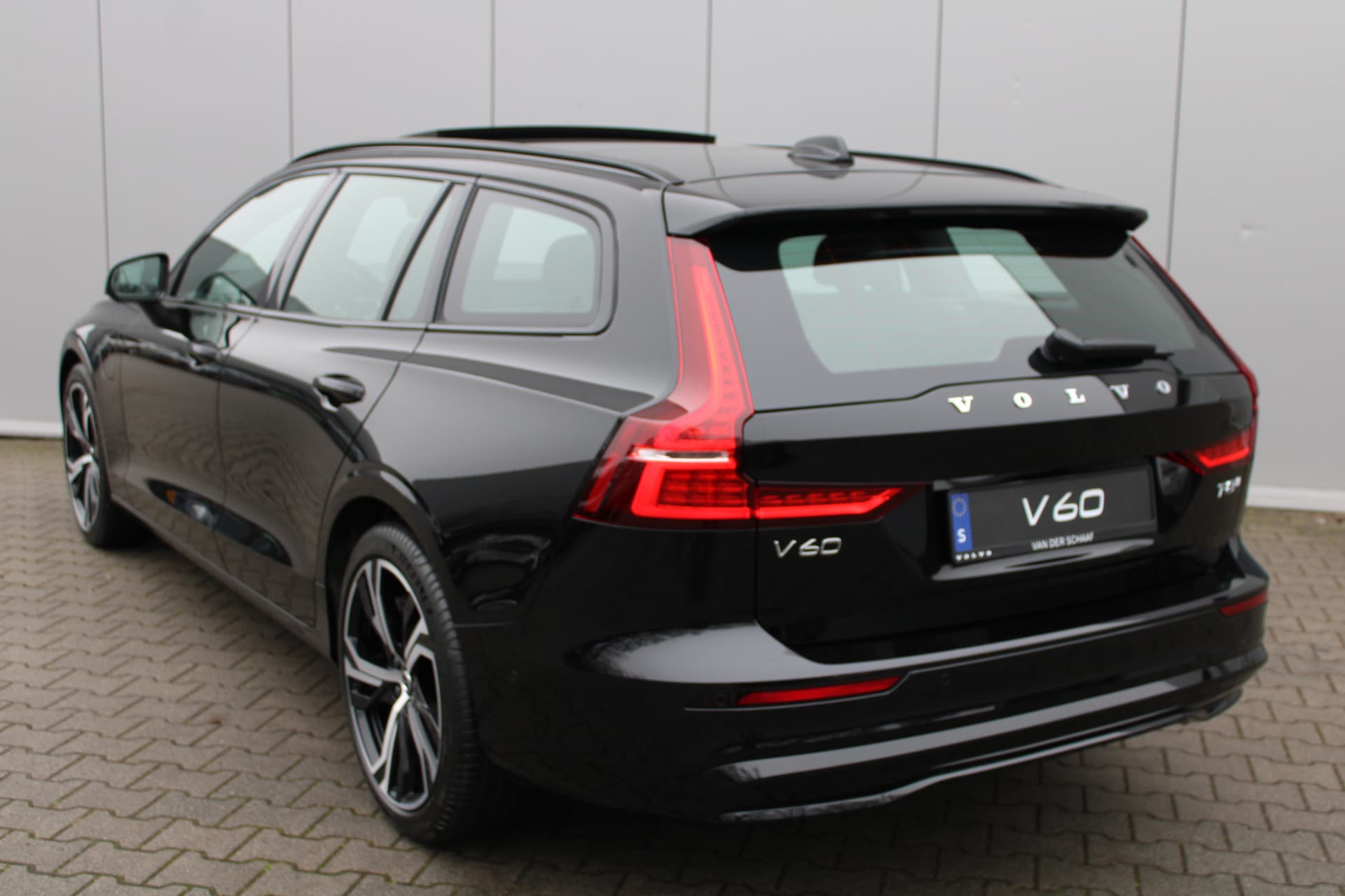 Volvo V60 T8 Plug-in hybrid AWD Ultra Perf. Ed. Dark thumbnail 7