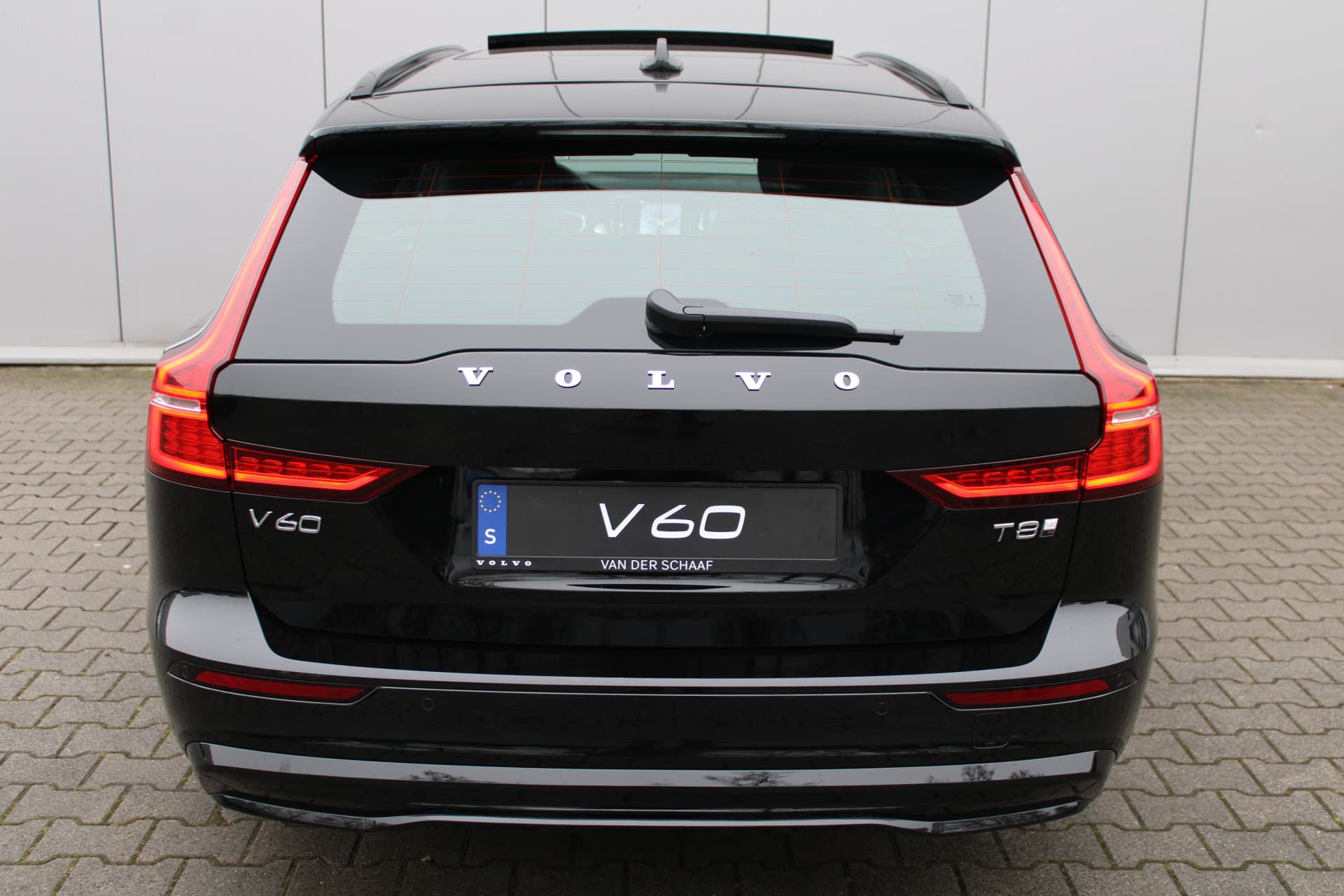Volvo V60 T8 Plug-in hybrid AWD Ultra Perf. Ed. Dark thumbnail 9