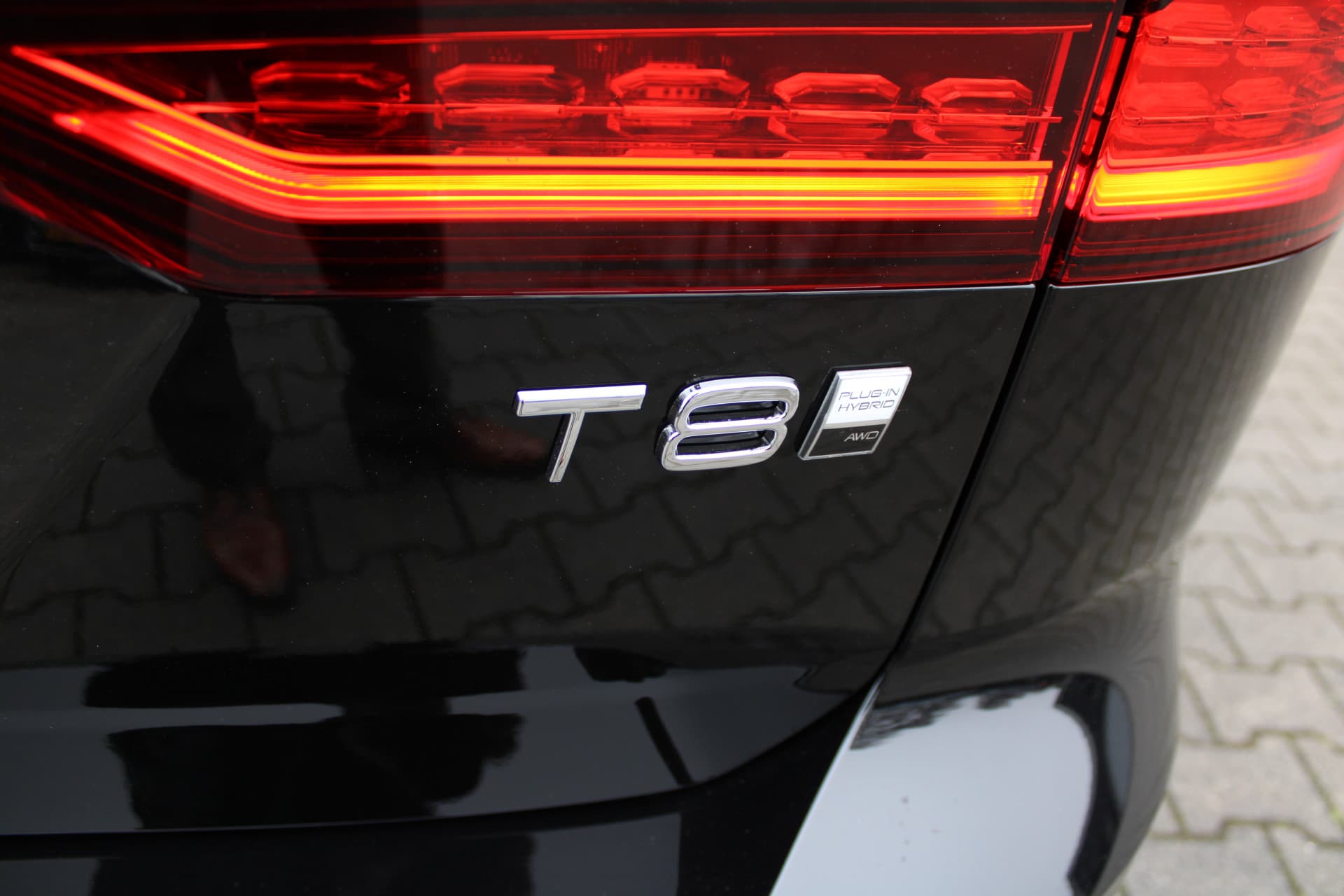 Volvo V60 T8 Plug-in hybrid AWD Ultra Perf. Ed. Dark thumbnail 11