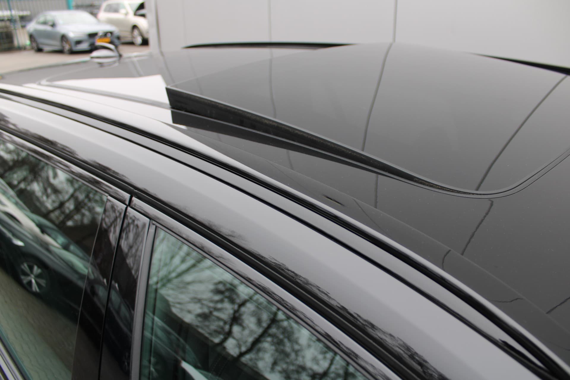 Volvo V60 T8 Plug-in hybrid AWD Ultra Perf. Ed. Dark thumbnail 13