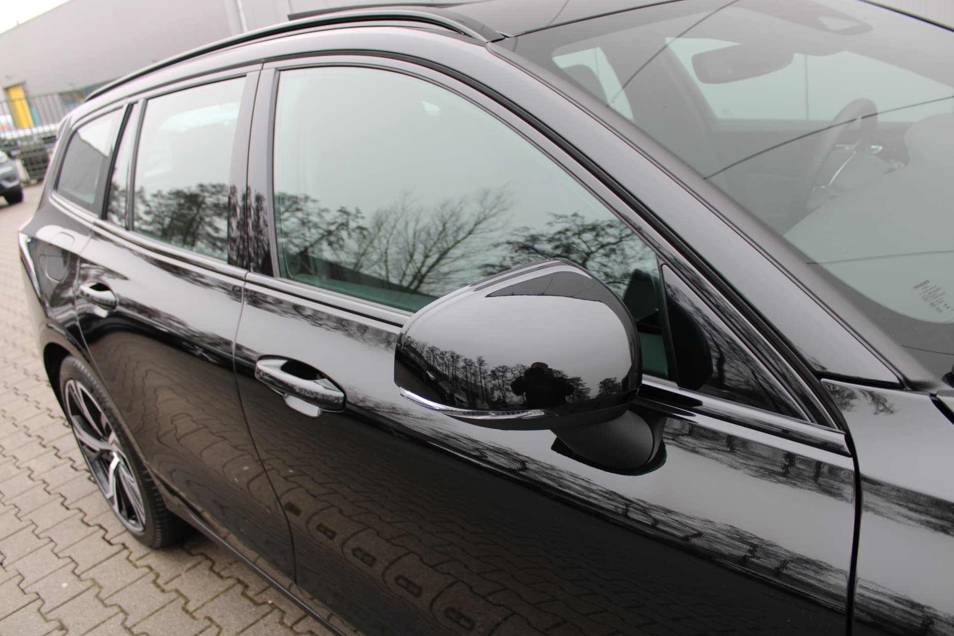 Volvo V60 T8 Plug-in hybrid AWD Ultra Perf. Ed. Dark thumbnail 14