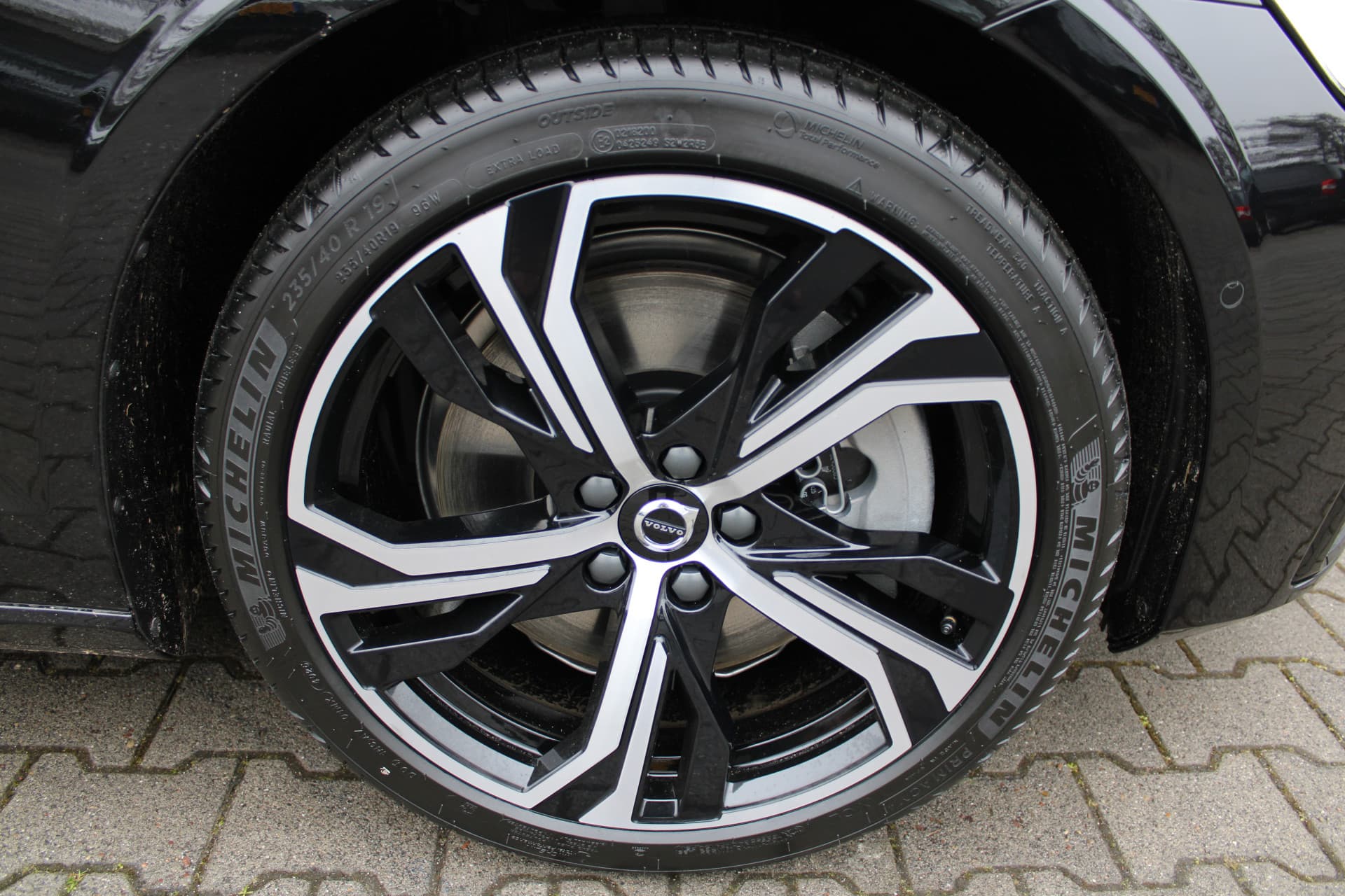 Volvo V60 T8 Plug-in hybrid AWD Ultra Perf. Ed. Dark thumbnail 15