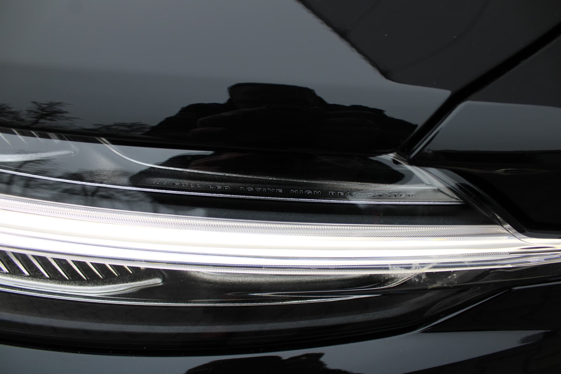 Volvo V60 T8 Plug-in hybrid AWD Ultra Perf. Ed. Dark thumbnail 17