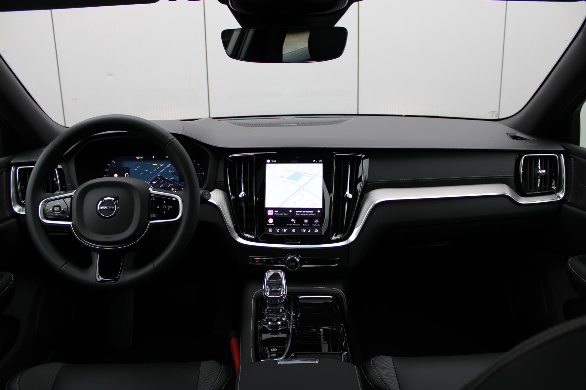 Volvo V60 T8 Plug-in hybrid AWD Ultra Perf. Ed. Dark thumbnail 21