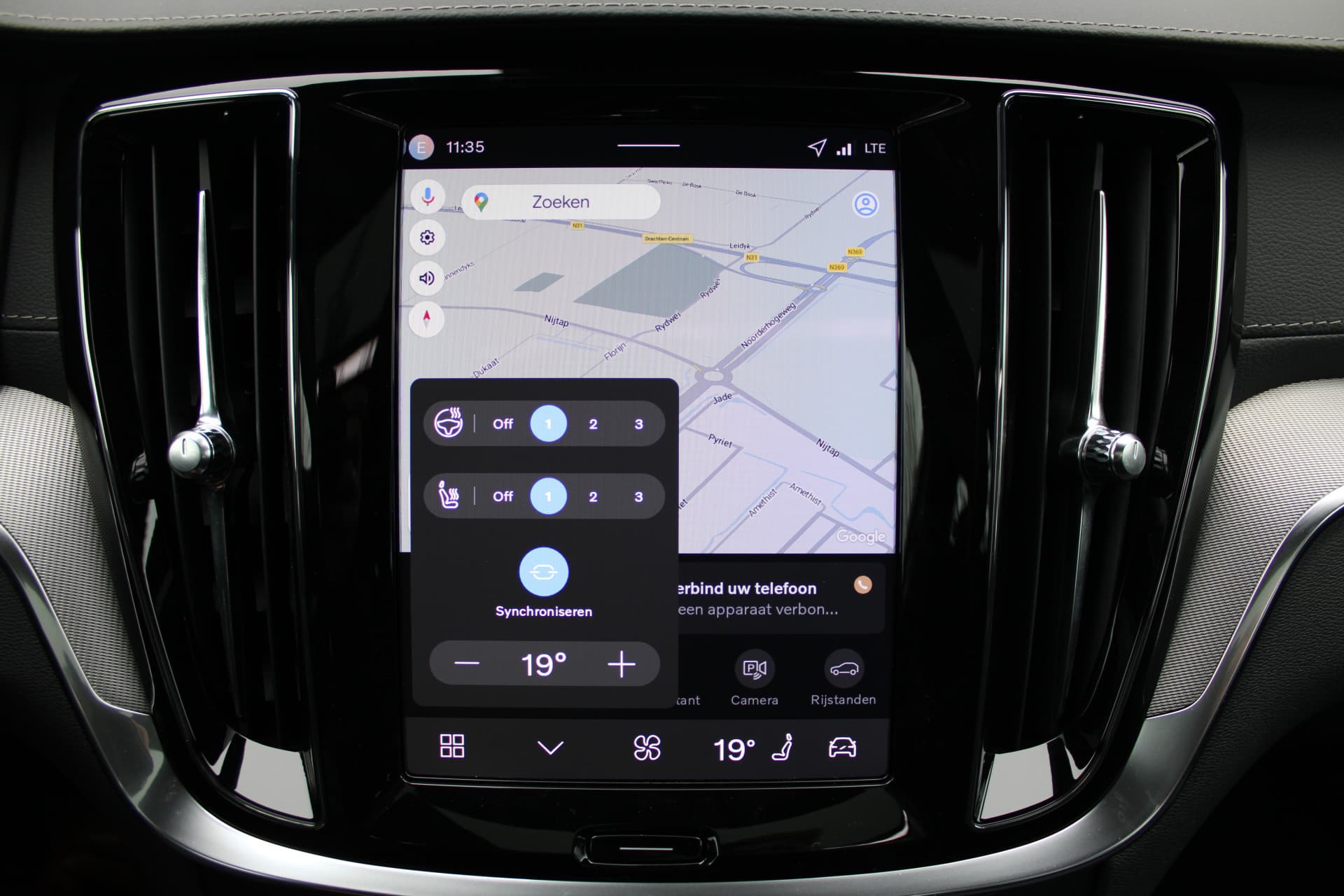 Volvo V60 T8 Plug-in hybrid AWD Ultra Perf. Ed. Dark thumbnail 28