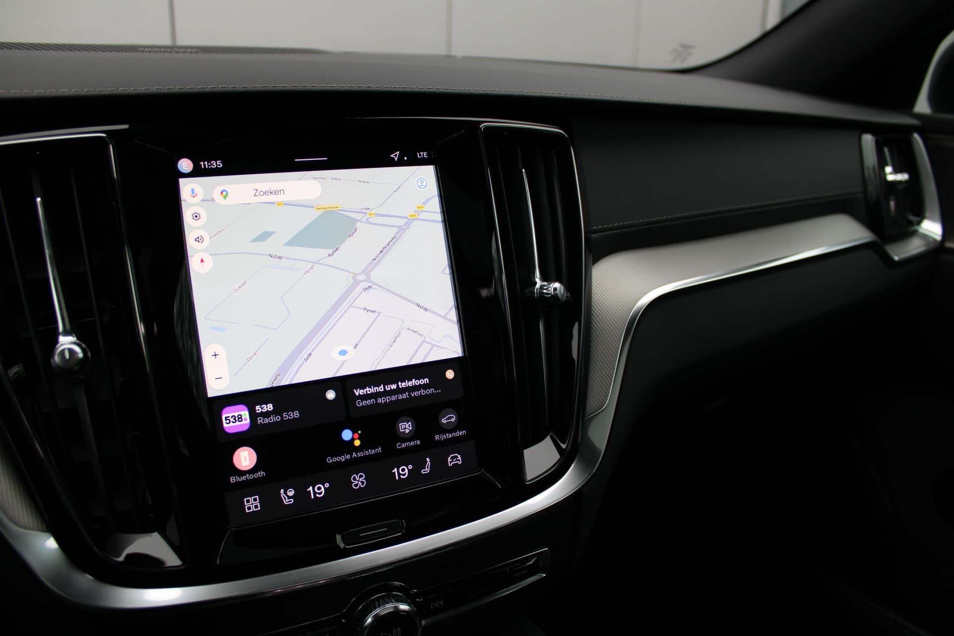 Volvo V60 T8 Plug-in hybrid AWD Ultra Perf. Ed. Dark thumbnail 29